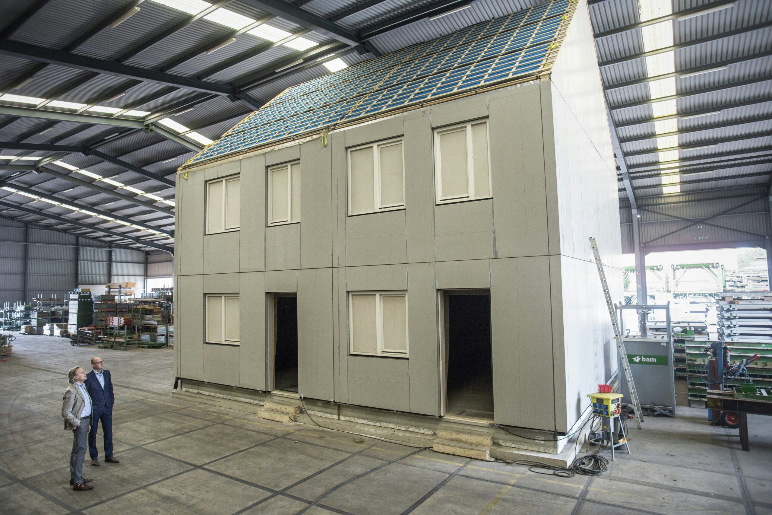 BAM presenteerde in 2022 zijn eerste houten fabriekswoningen. Foto: Eran Oppenheimer