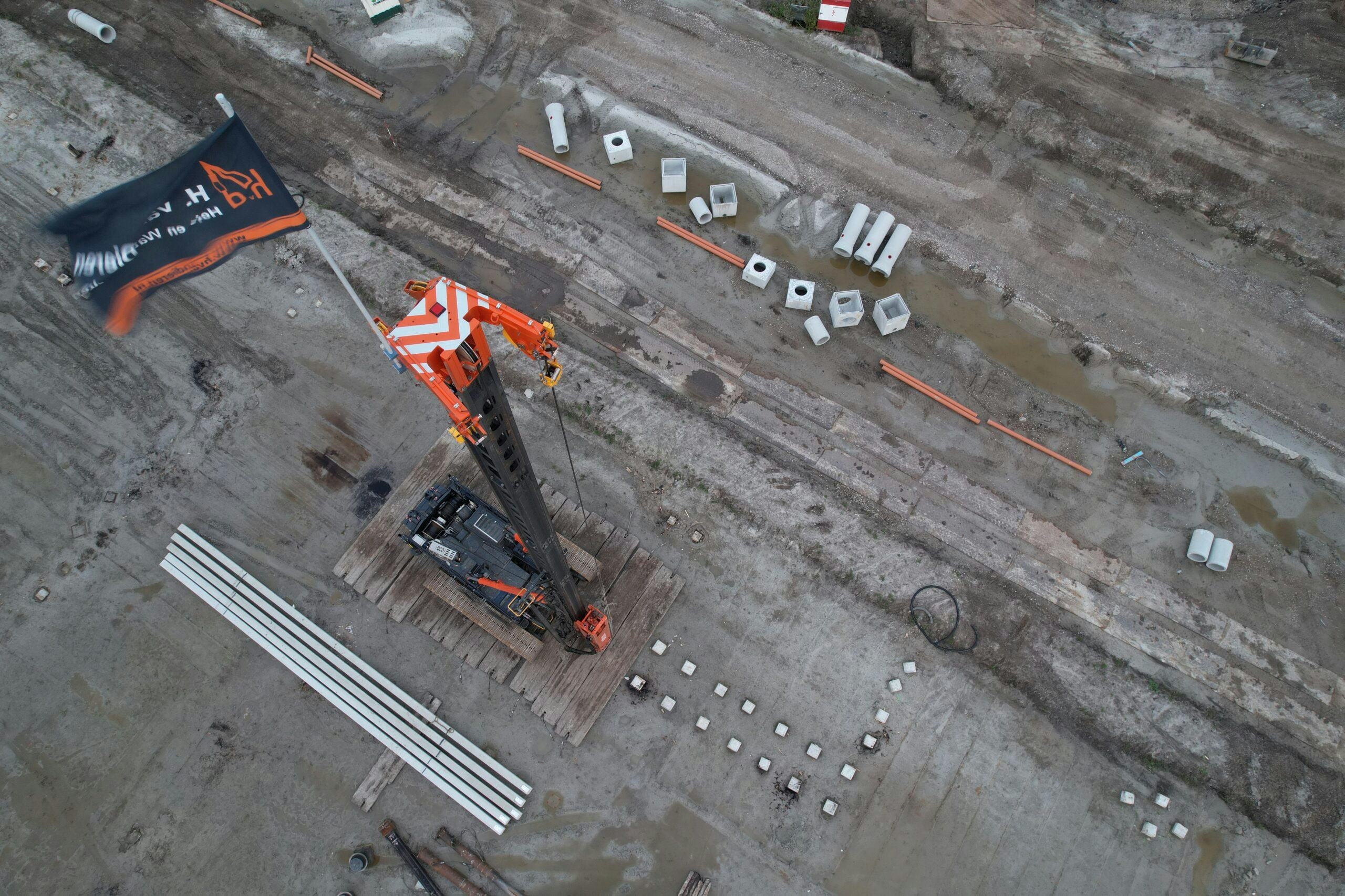 Op de bouwplaats van het nieuwe Cambuurstadion wordt gewerkt met het bouwterreincertificaat. Foto: Van Wijnen.