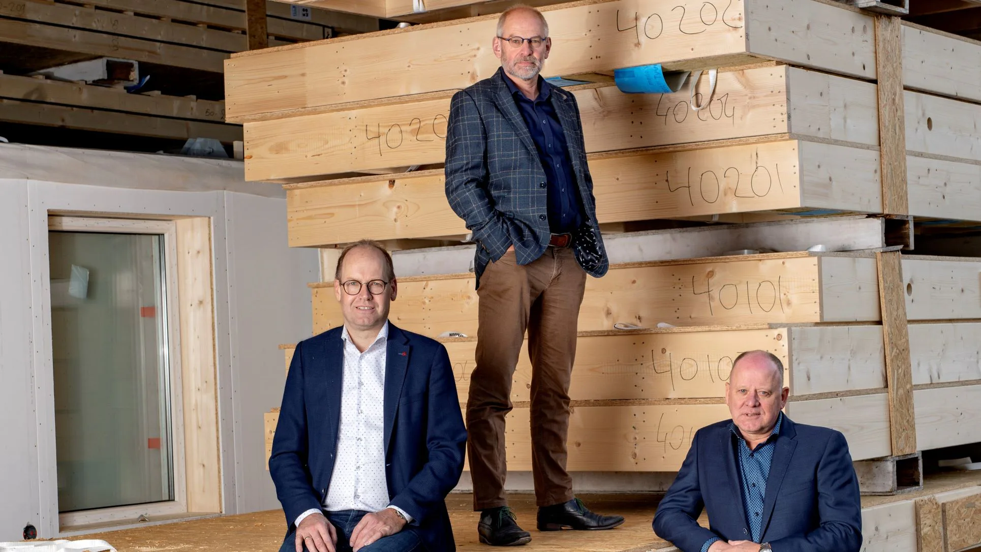 Jan van der Meer (l), Kees Buitenwerf en Pieter Bouma (r), de directie van VDM Woningen. Foto: Guido Benschop