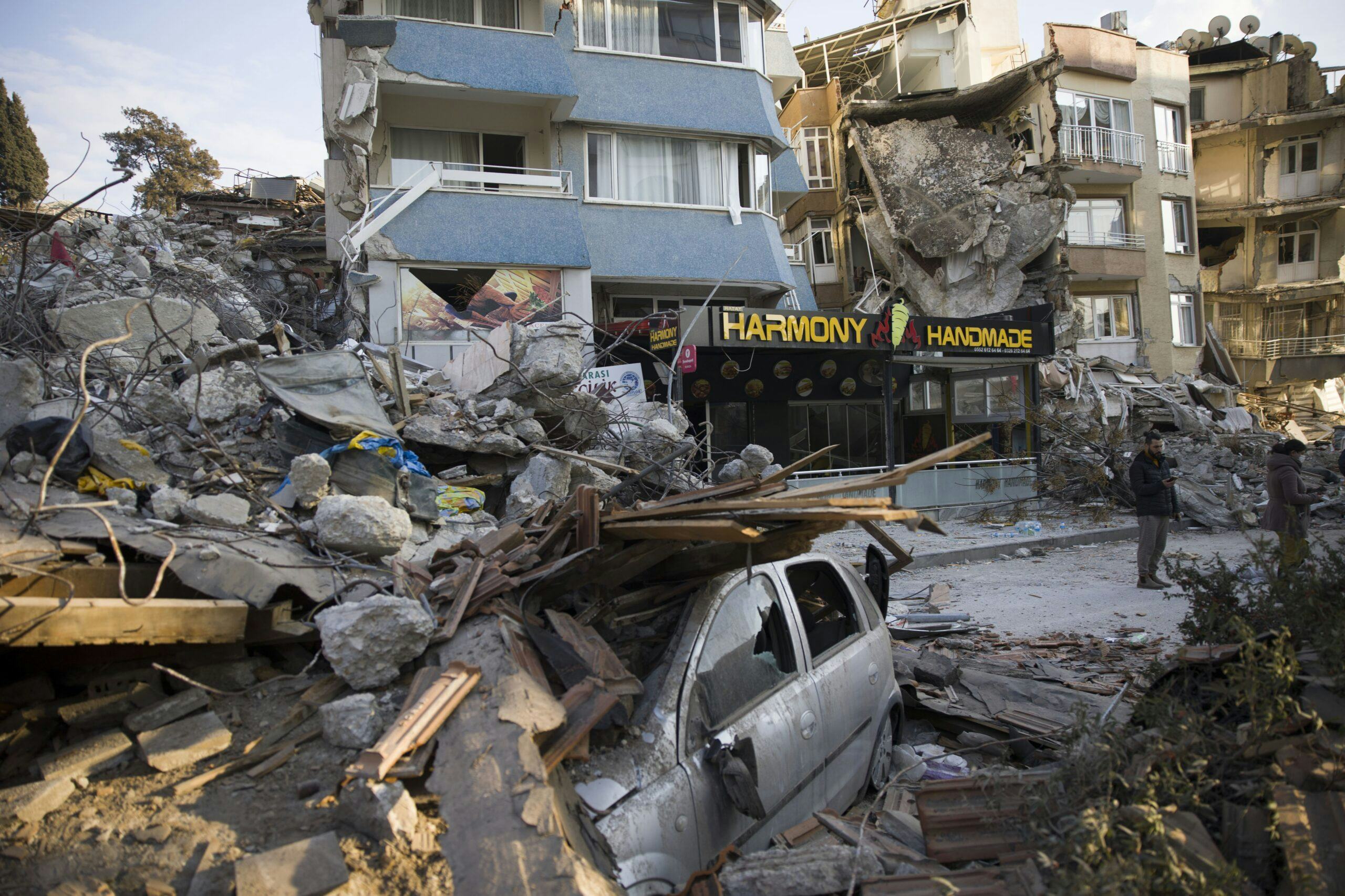 De stad Antakya is door de aardbevingen zwaar getroffen. Vele gebouwen zijn zwaar beschadigd. foto: ARIE KIEVIT