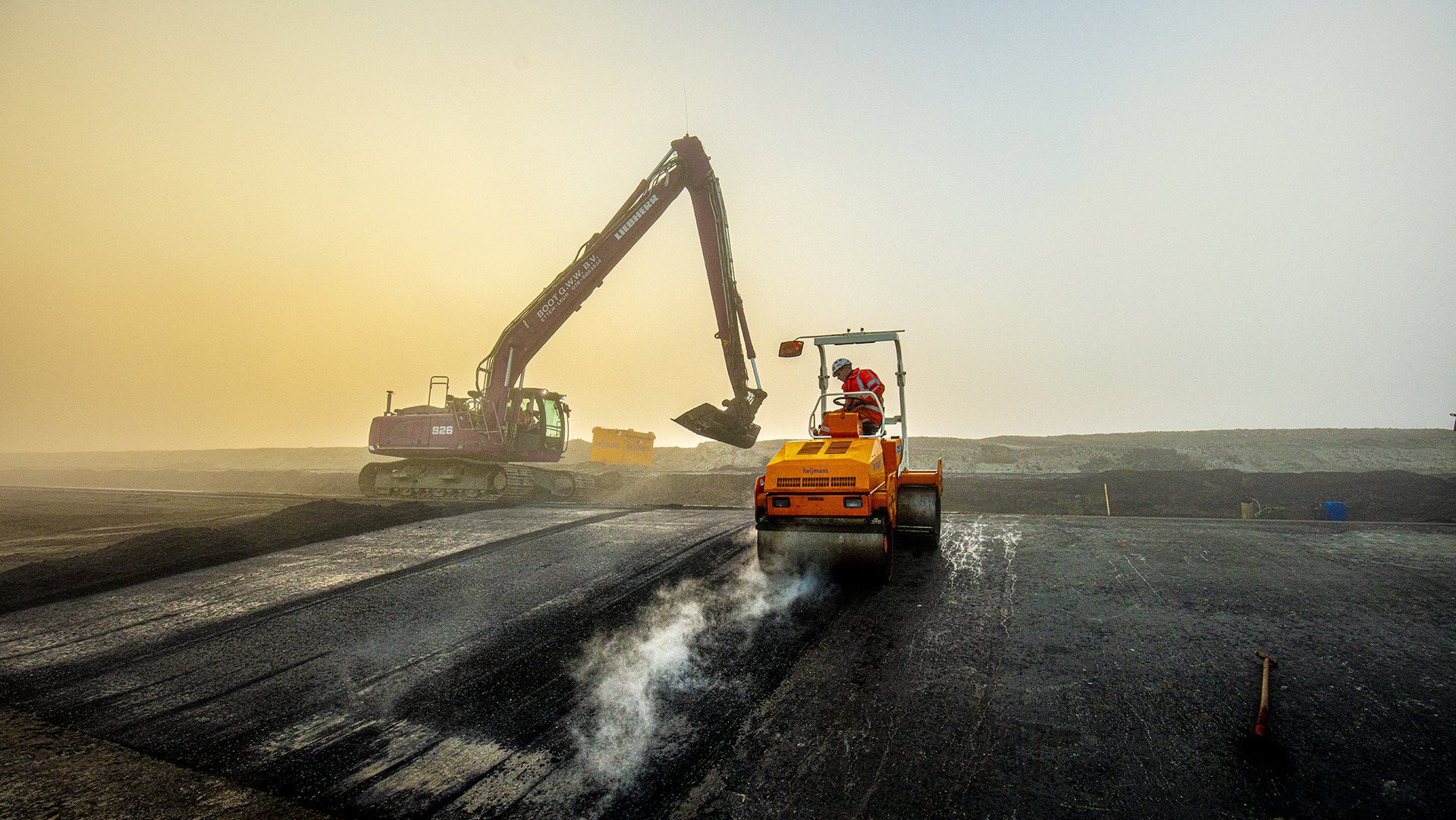 Heijmans versterkte eerder al het Friese deel van de Lauwersmeerdijk. Foto: Heijmans