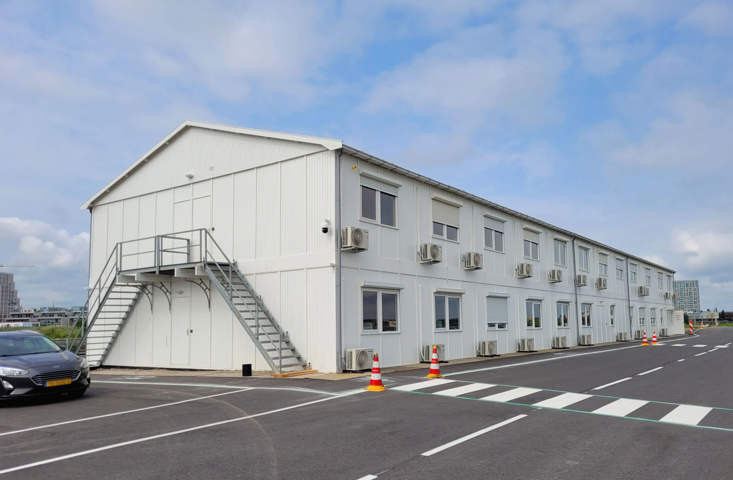 Een schottenkeet plaatsen heeft volgens Algeco een goede voorbereiding nodig.