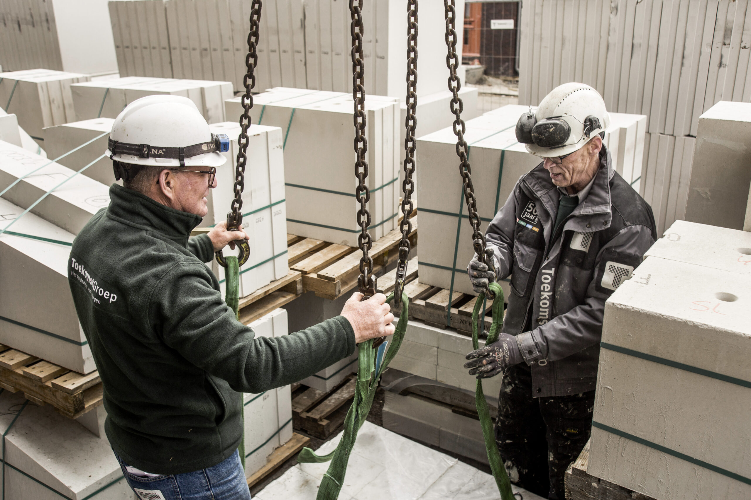 Marco Varenhorst en Pieter Schouw werkten ooit als uitzendkracht en mogen daarom nu niet met pensioen. Foto's: Eran Oppenheimer