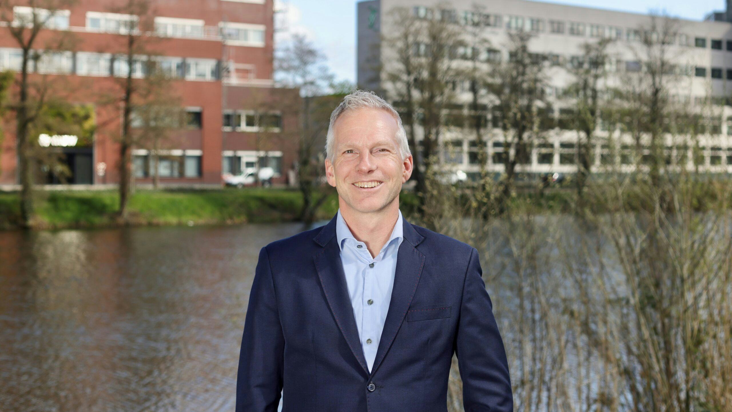 Gluren bij de buren