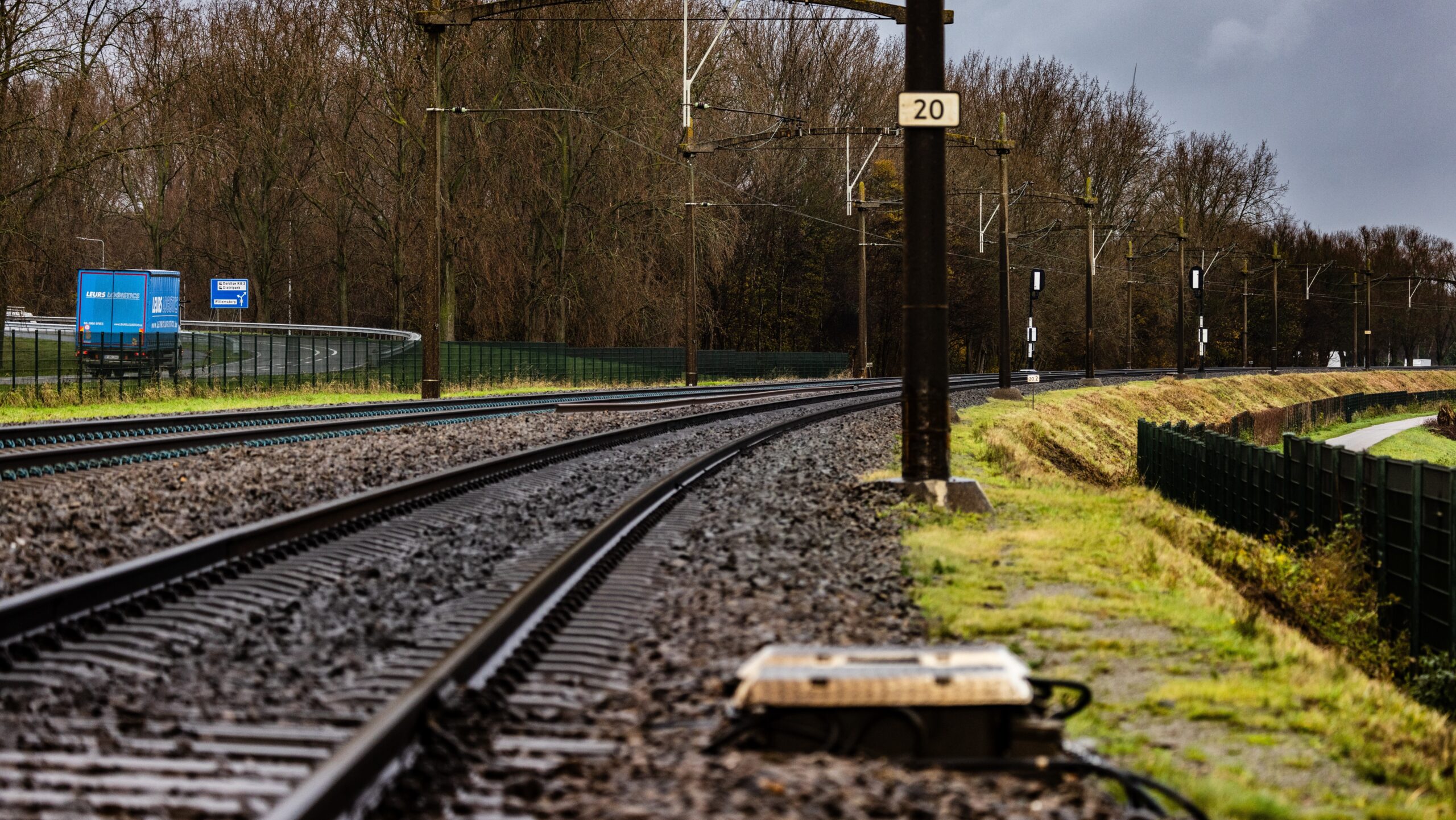 Een spoordijk in Dordrecht. Foto: ANP / Hollandse Hoogte / Jeffrey Groeneweg