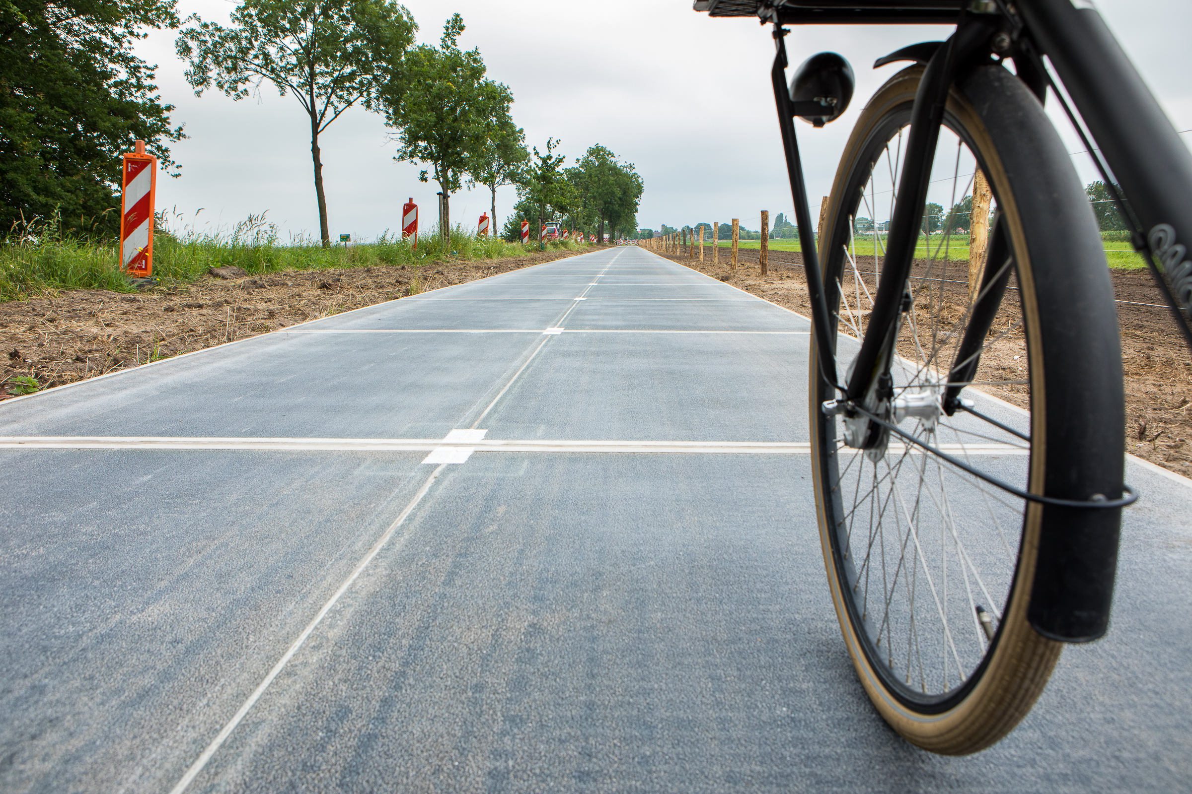 Bij Maartensdijk legde SolaRoad in 2021 een 330 meter lang zonnefietspad aan. Foto: SolaRoad. 