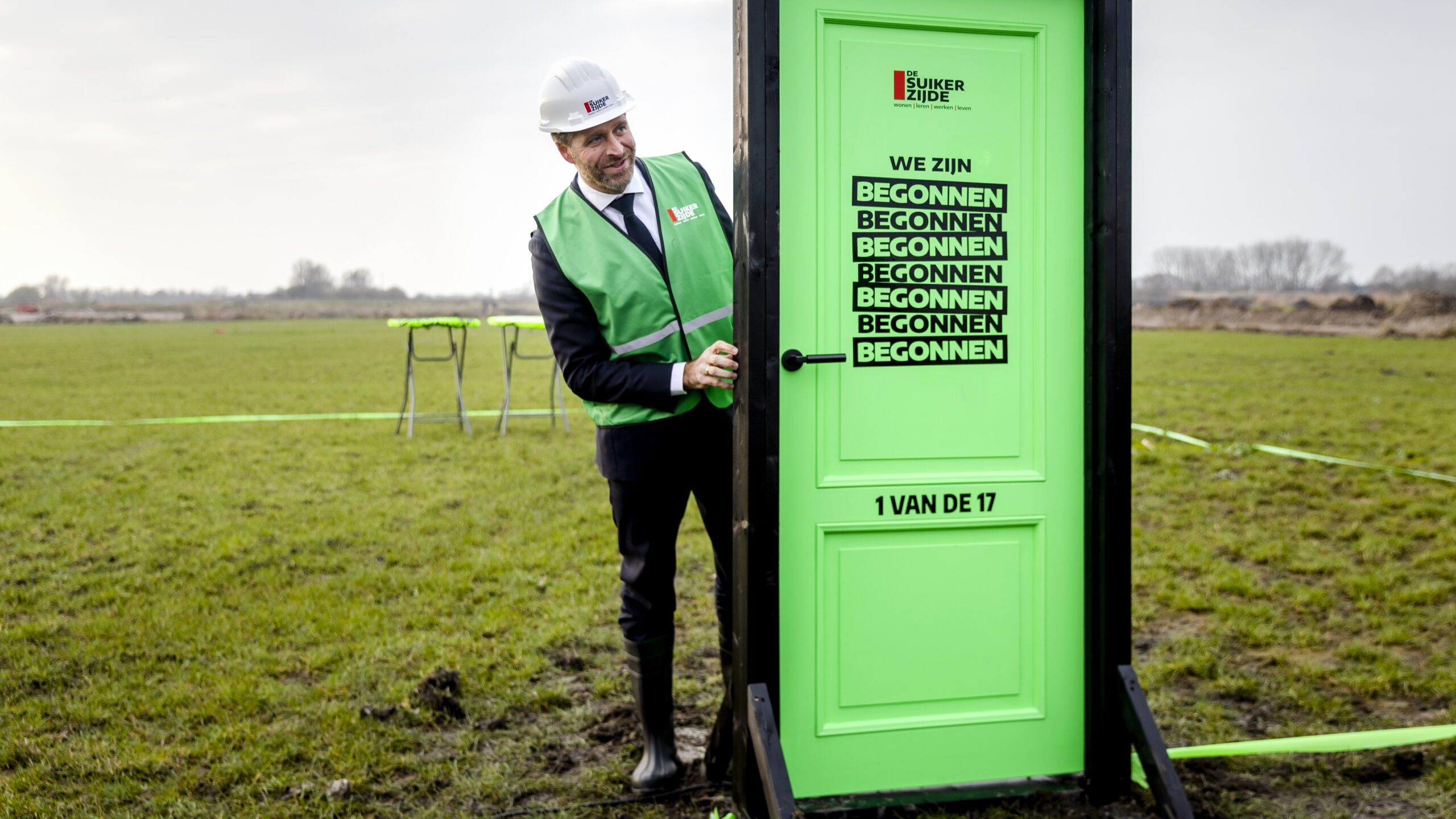 De Jonge eerder deze week bij de start van bouwwerkzaamheden van een nieuw stadsdeel in Groningen. Foto: ANP/Sem van der Wal