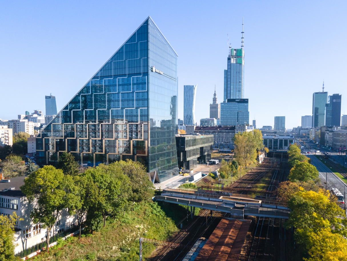 Chmielna 89, Warschau, Polen. Toegepaste systemen: MB-78EI, MB-86 SI, MB-DPA, MB-SR50N EFEKT, MB-SR50N OW. BREEAM-certificaat