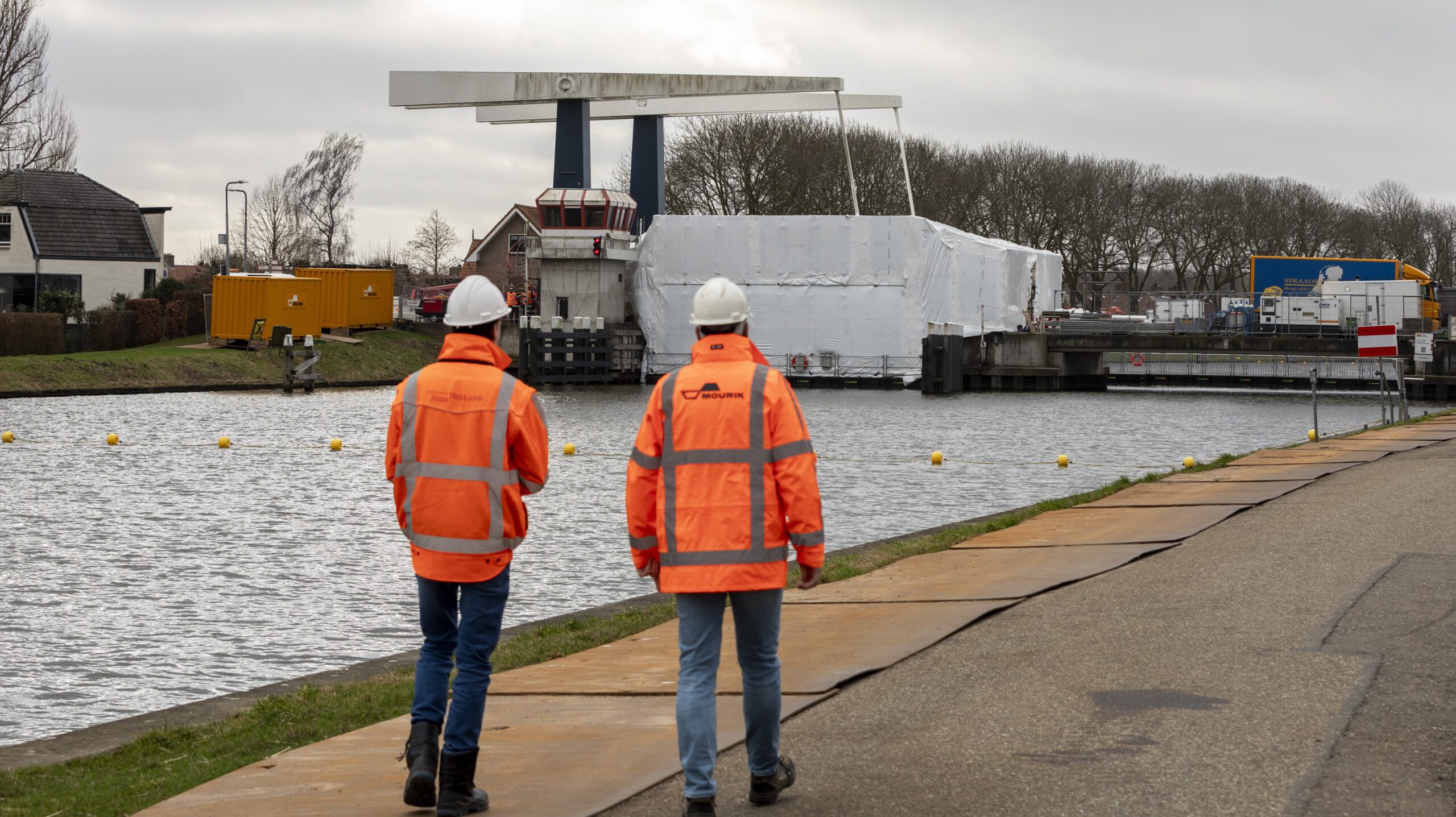 Een bouwteam van provincie Zuid-Holland en Mourik Infra renoveert gedurende een paar jaren meerdere bruggen. Foto: Guido Benschop