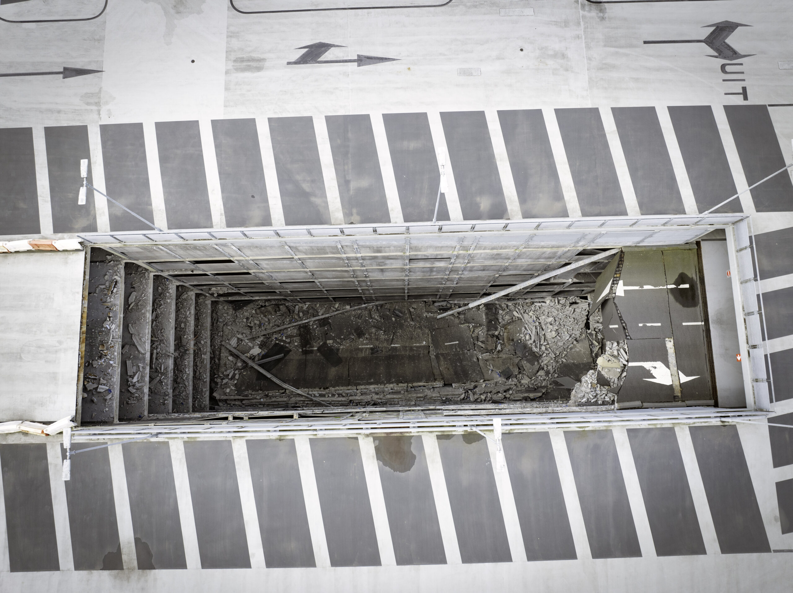 In de avond van 26 mei van dit jaar stortte de hellingbaanconstructie in van de parkeergarage bij het Sint Antonius Ziekenhuis in  Nieuwegein. Foto: Sjef Prins / APA