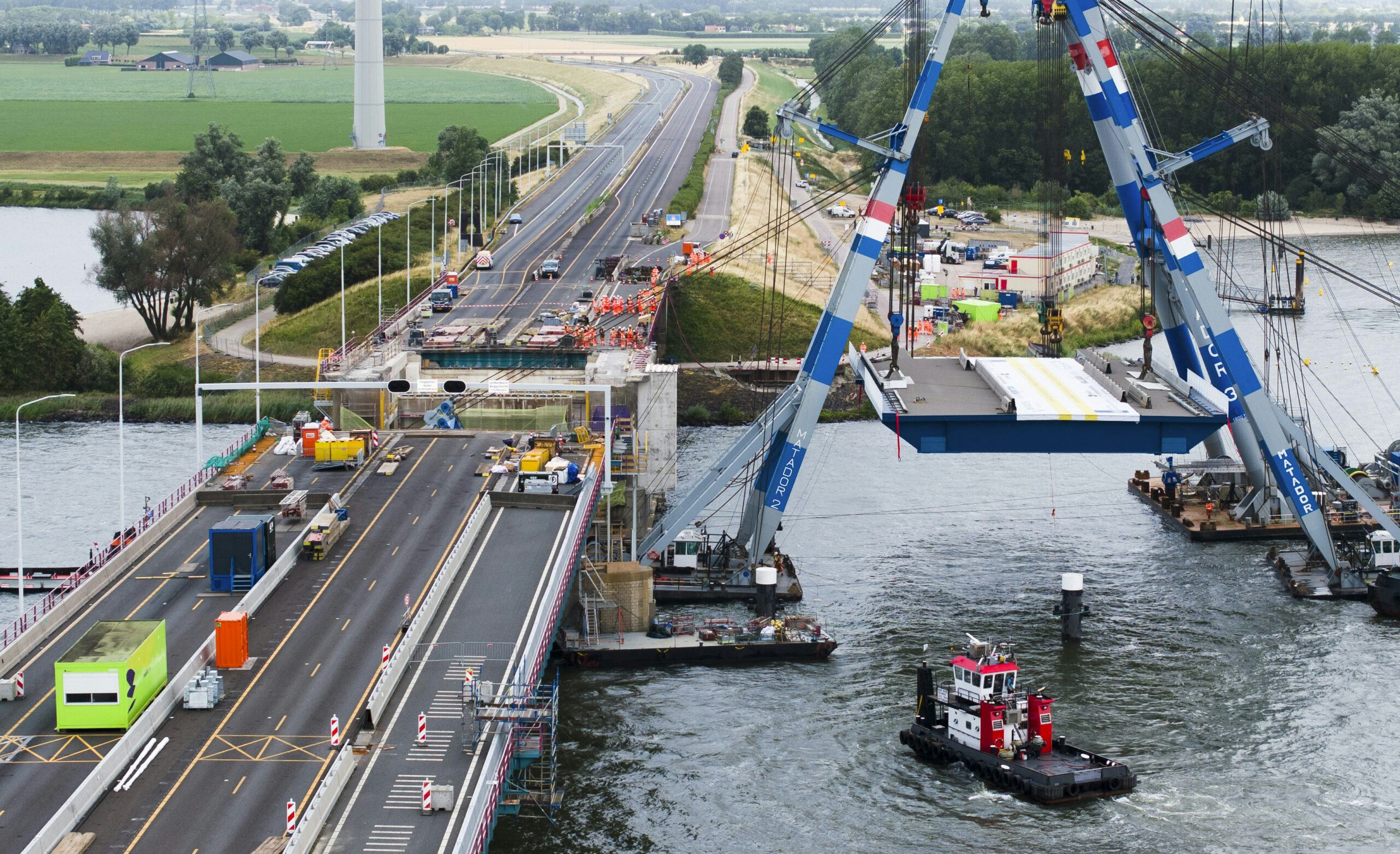 De renovatie van de Haringvlietbrug waar een nagenoeg emissieloze bouwplaats is gecreëerd.