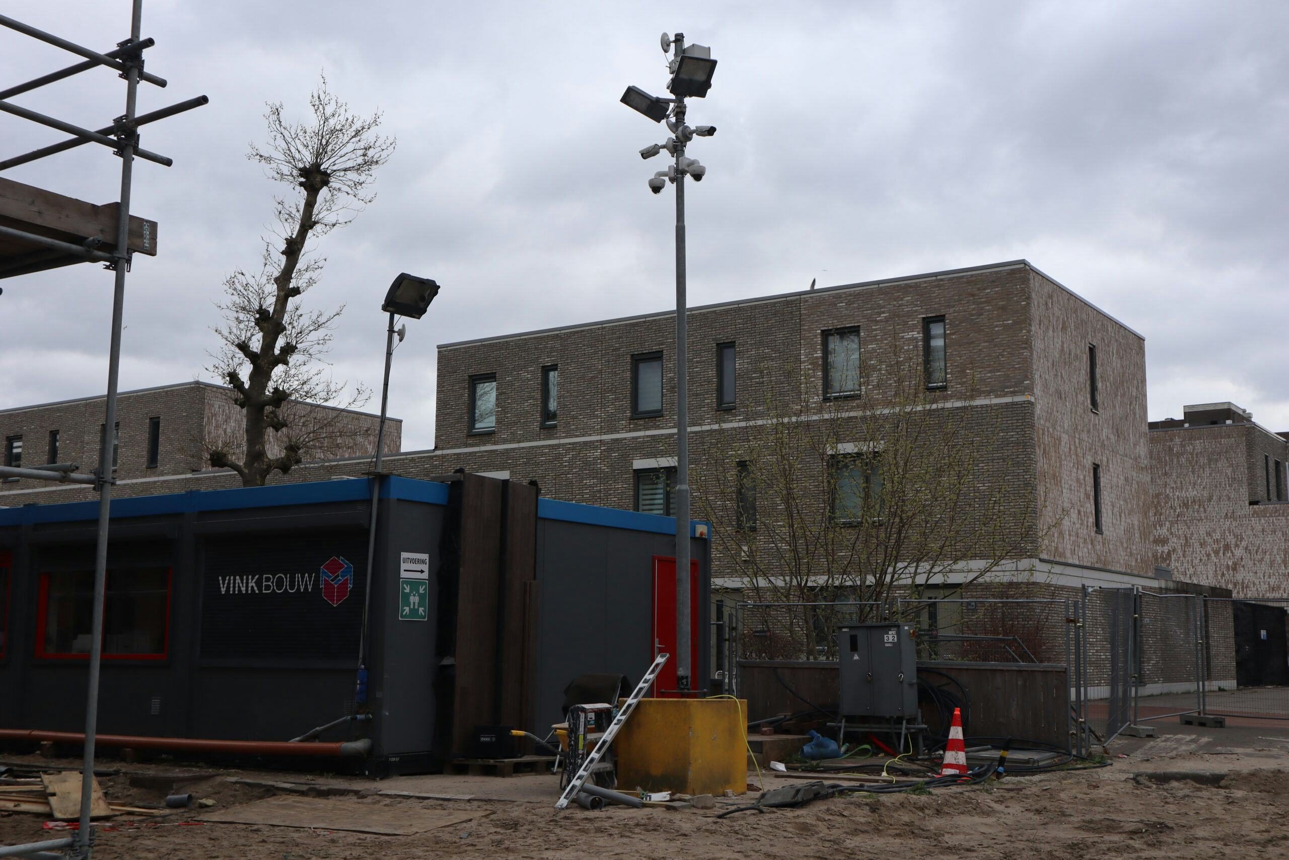 Een volledig sluitende beveiliging met semipermanente camerasystemen en keetbeveiliging van BauWatch.