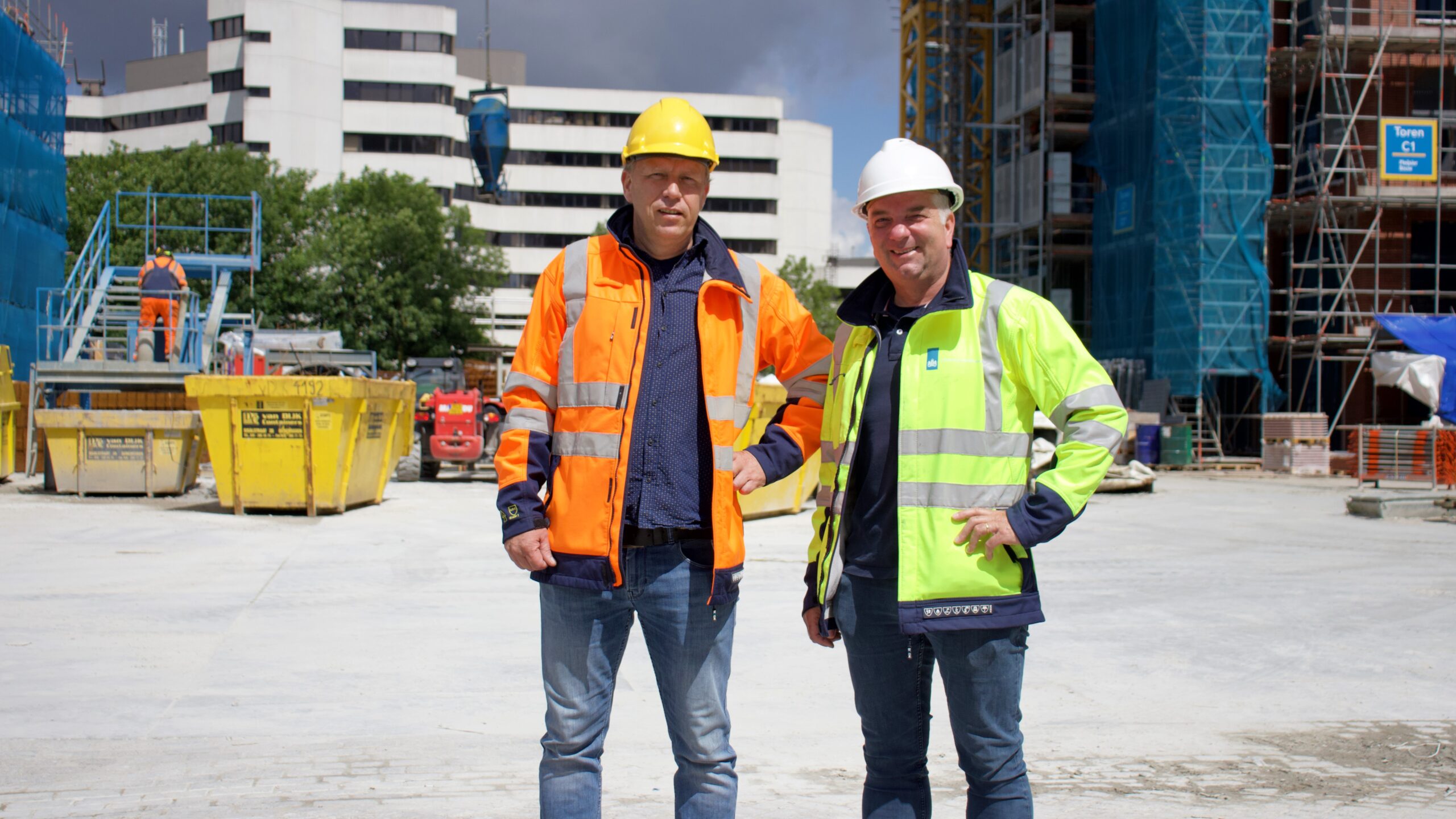 Inspecteurs André van Vliet en Leo van der Sanden. Foto: Petra Platschorre/Cobouw