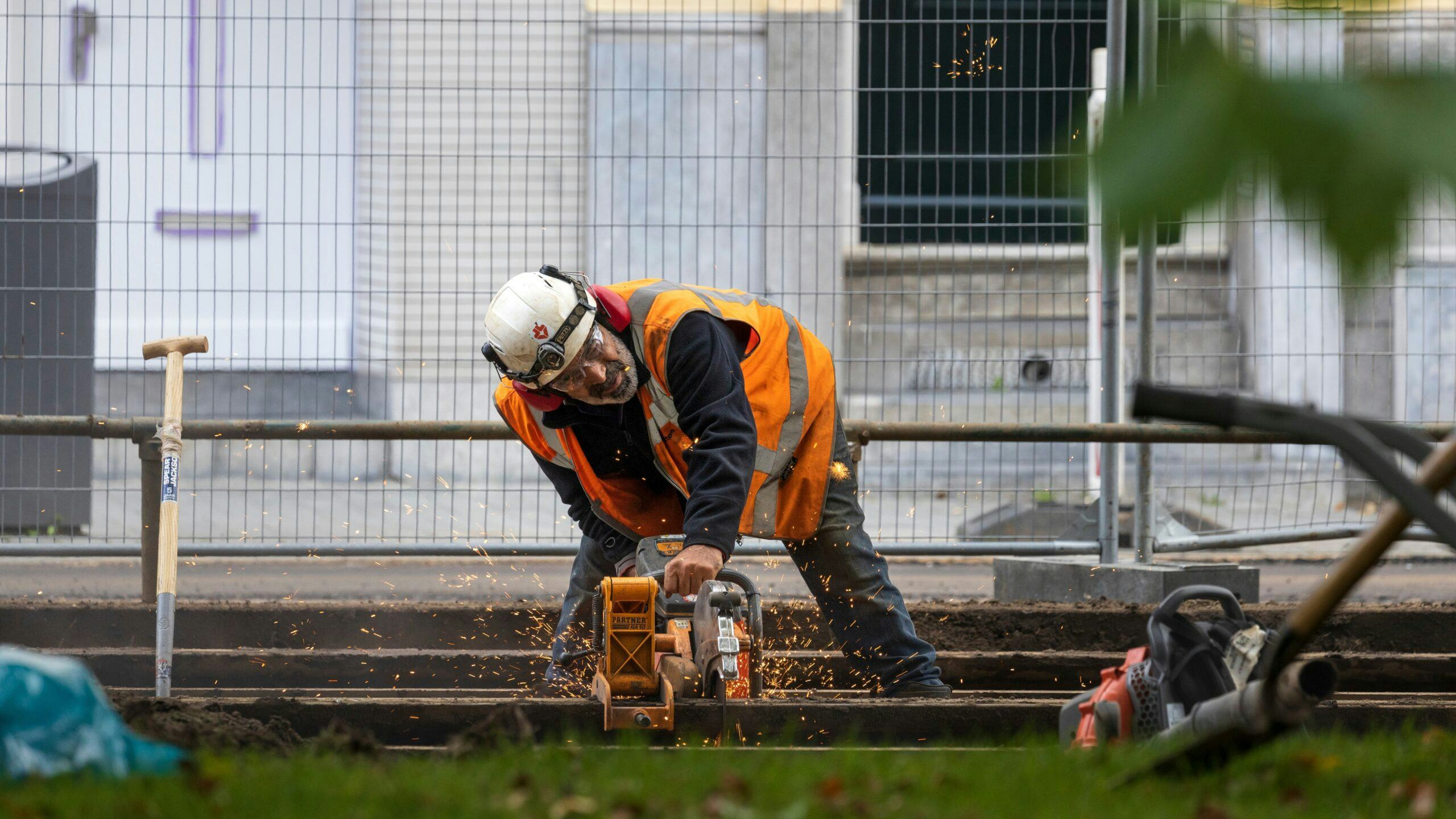 Wat Zijn De Regels Omtrent Veiligheid Op De Bouwplaats In ... - HITS valbeveiliging thumbnail