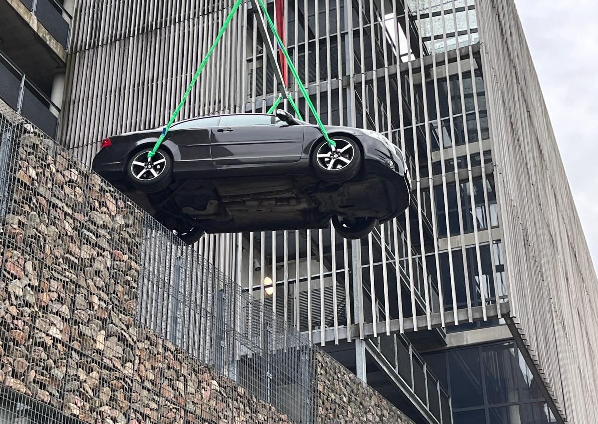 Pas drie maanden na de instorting van de hellingbanen konden de laatste 112 auto's uit de garage worden geborgen. Foto: Q-Park