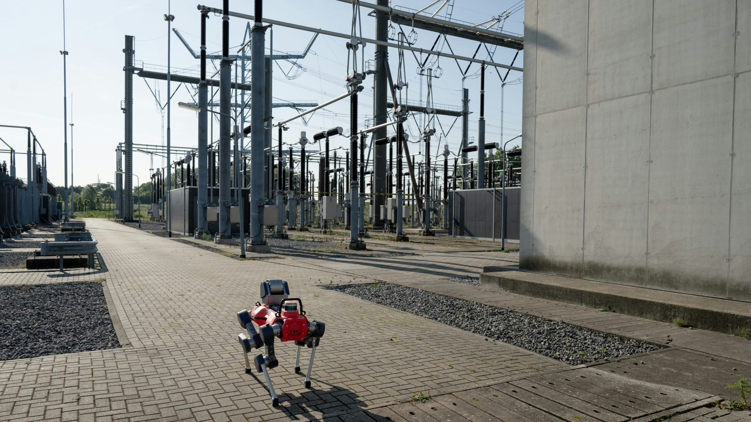 Robot Sparky wordt ingezet voor controles en het verzamelen van data bij Hoogspanningsstation TenneT. ANP/ Hollandse Hoogte / Bart Maat