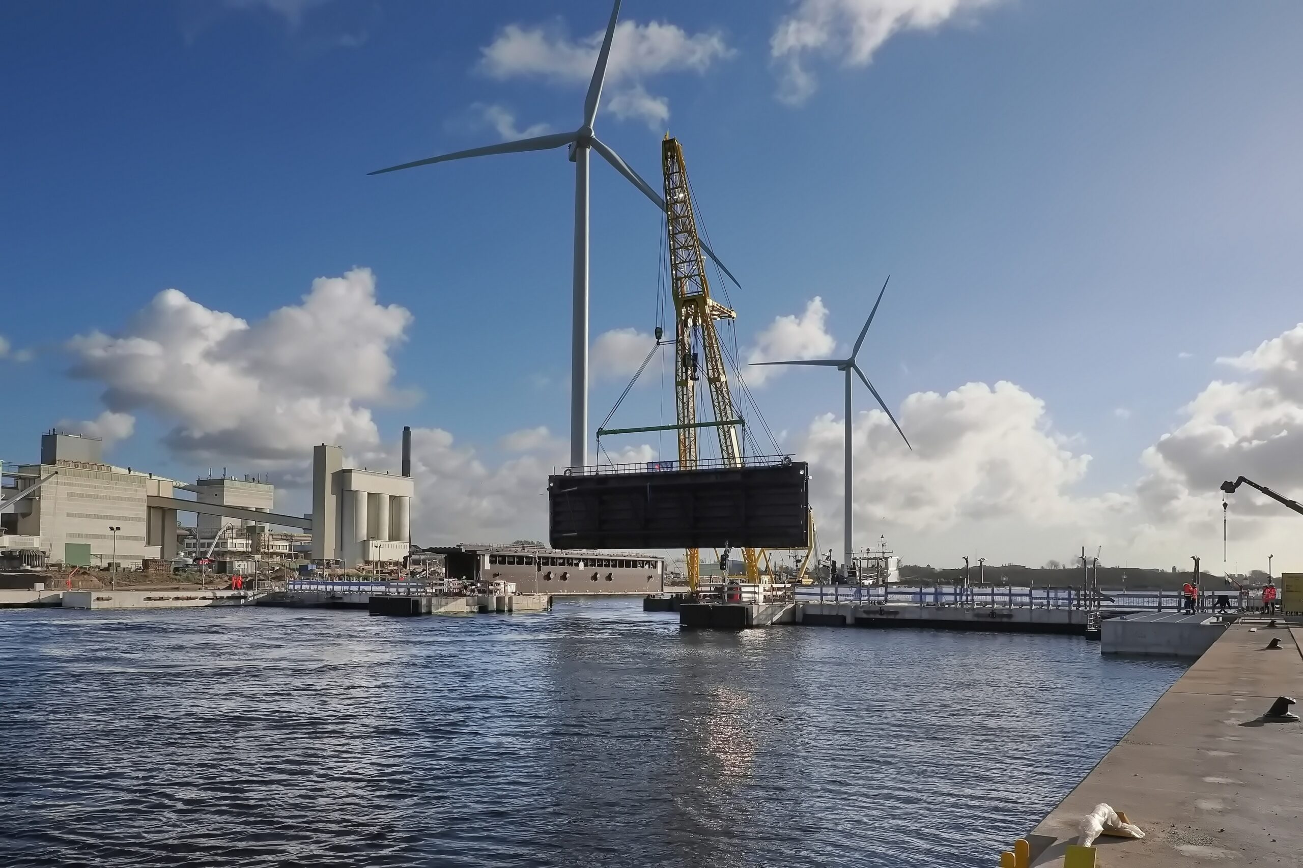 De 80 ton zware beweegbare deur vormt het sluitstuk van de Zoutdam. Foto: Rijkswaterstaat