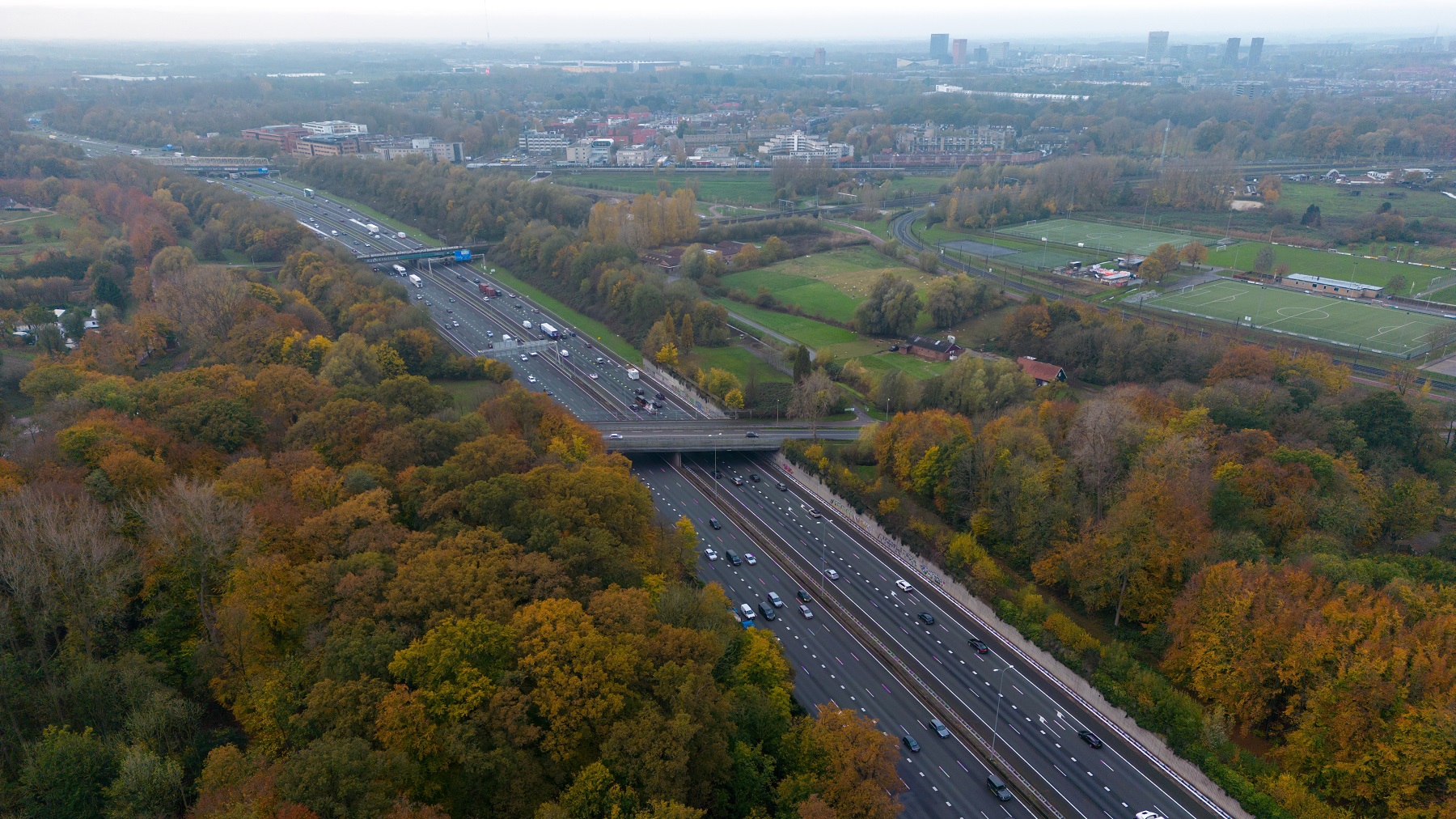Foto: Shutterstock. Minister Madlener komt flink geld tekort om nieuwe wegenbouwprojecten te starten 