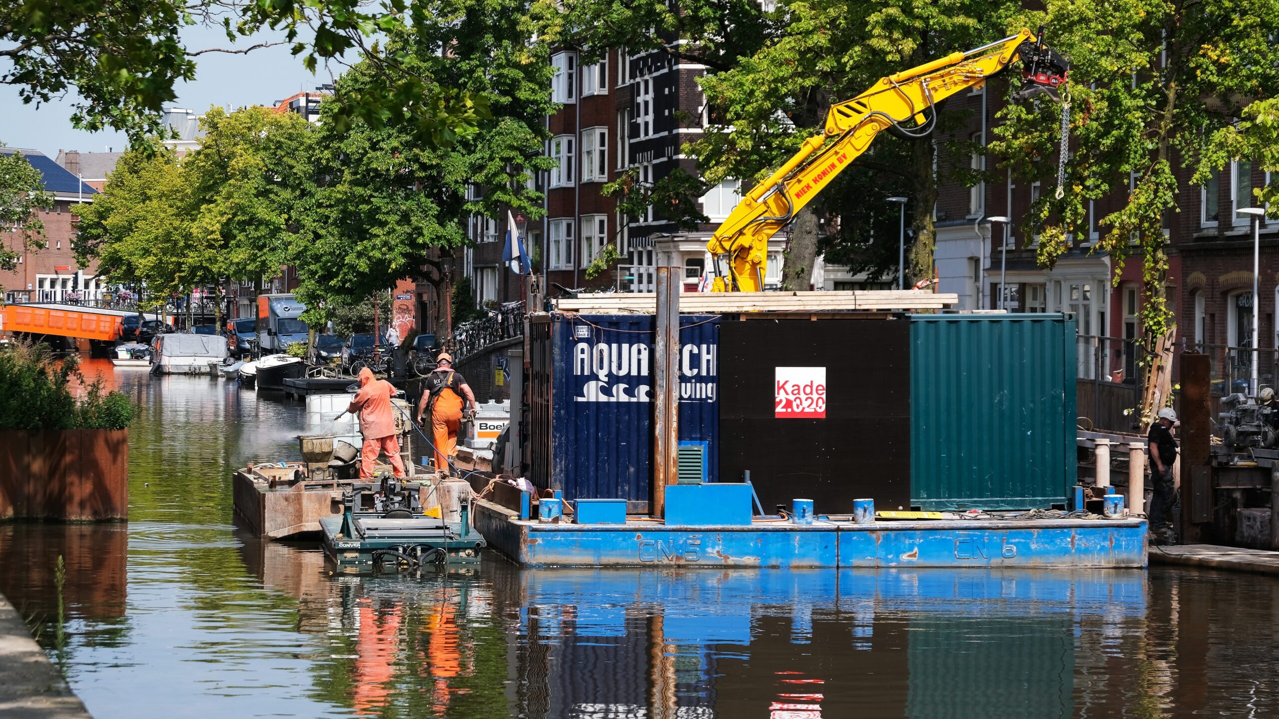 Kade 2.020 aan het werk bij haar proefproject aan de Lijnbaansgracht. Foto: ANP 
