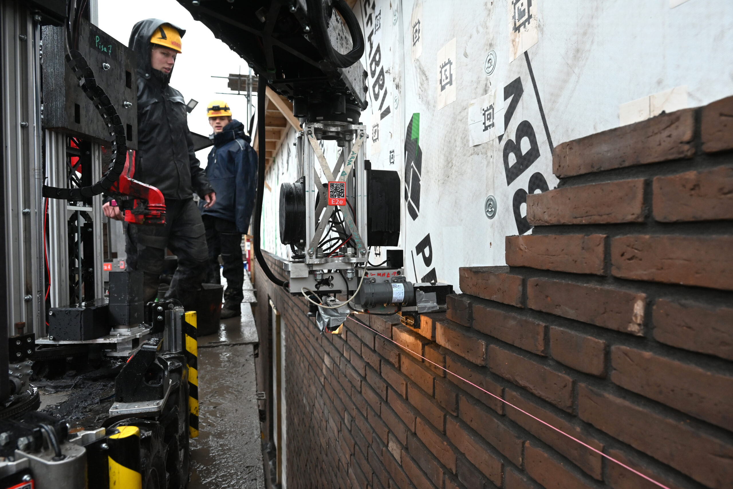 Metselrobot aan het werk in Krimpen aan de Lek. Foto: Ries van Wendel de Joode