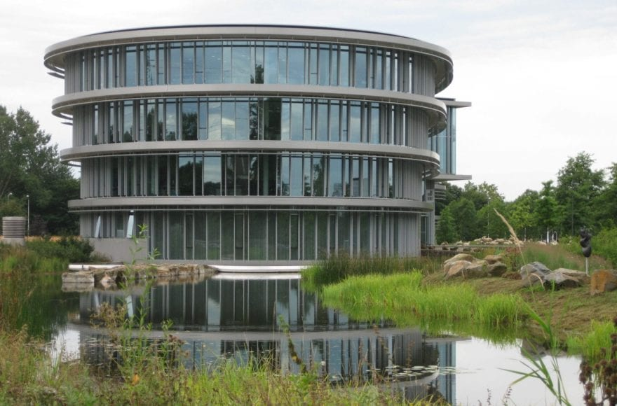 Bijna vijftig werkplekken in het kantoor van waterschap Rijn en IJssel in Doetinchem zijn buiten gebruik sinds het ontstaan van de bollenvloerproblematiek in 2017. Foto: ADS Groep