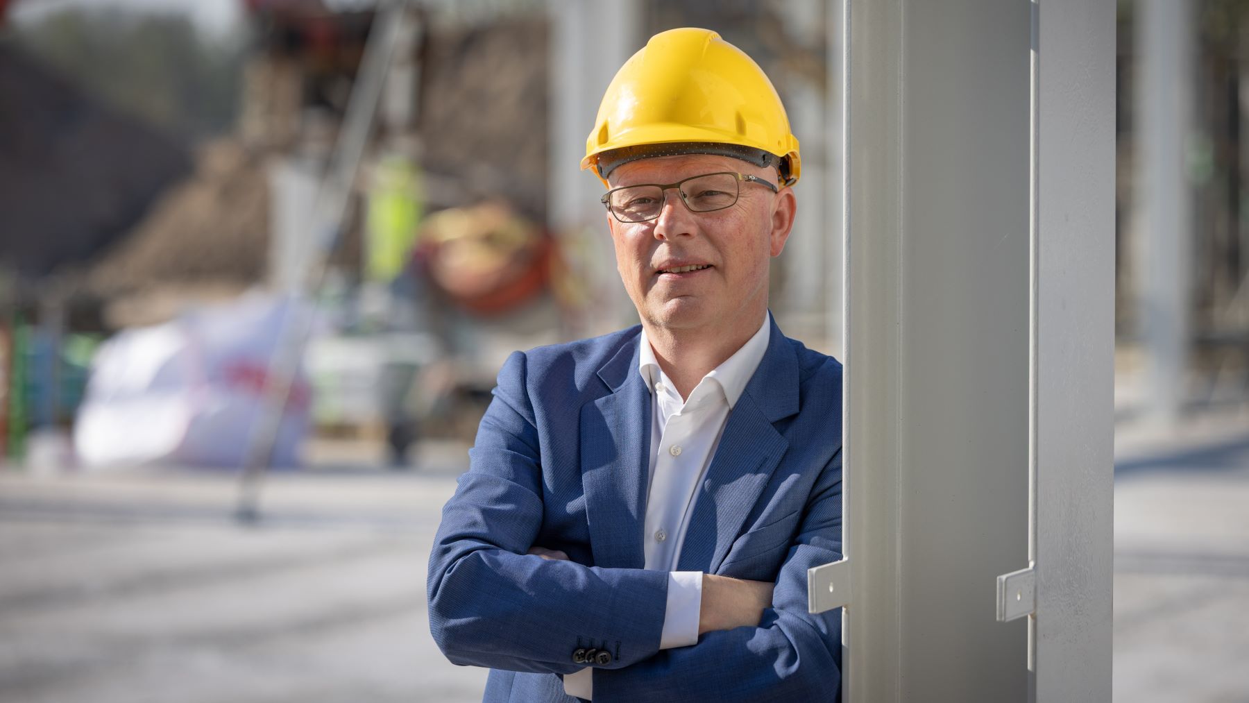 Bouwdirecteur Egbert-Jan Rots is al begonnen met bouwen, terwijl zijn plan nog bij de rechter ligt. Foto: Sjef Prins / APA