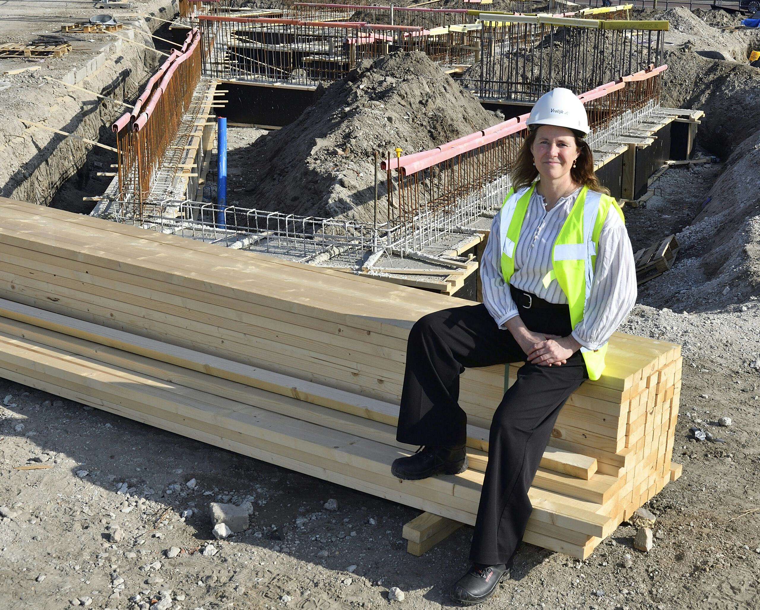 Marlijn Lodewijks in een bouwput van Vrolijk in Zevenbergen. Foto: Erald van der Aa