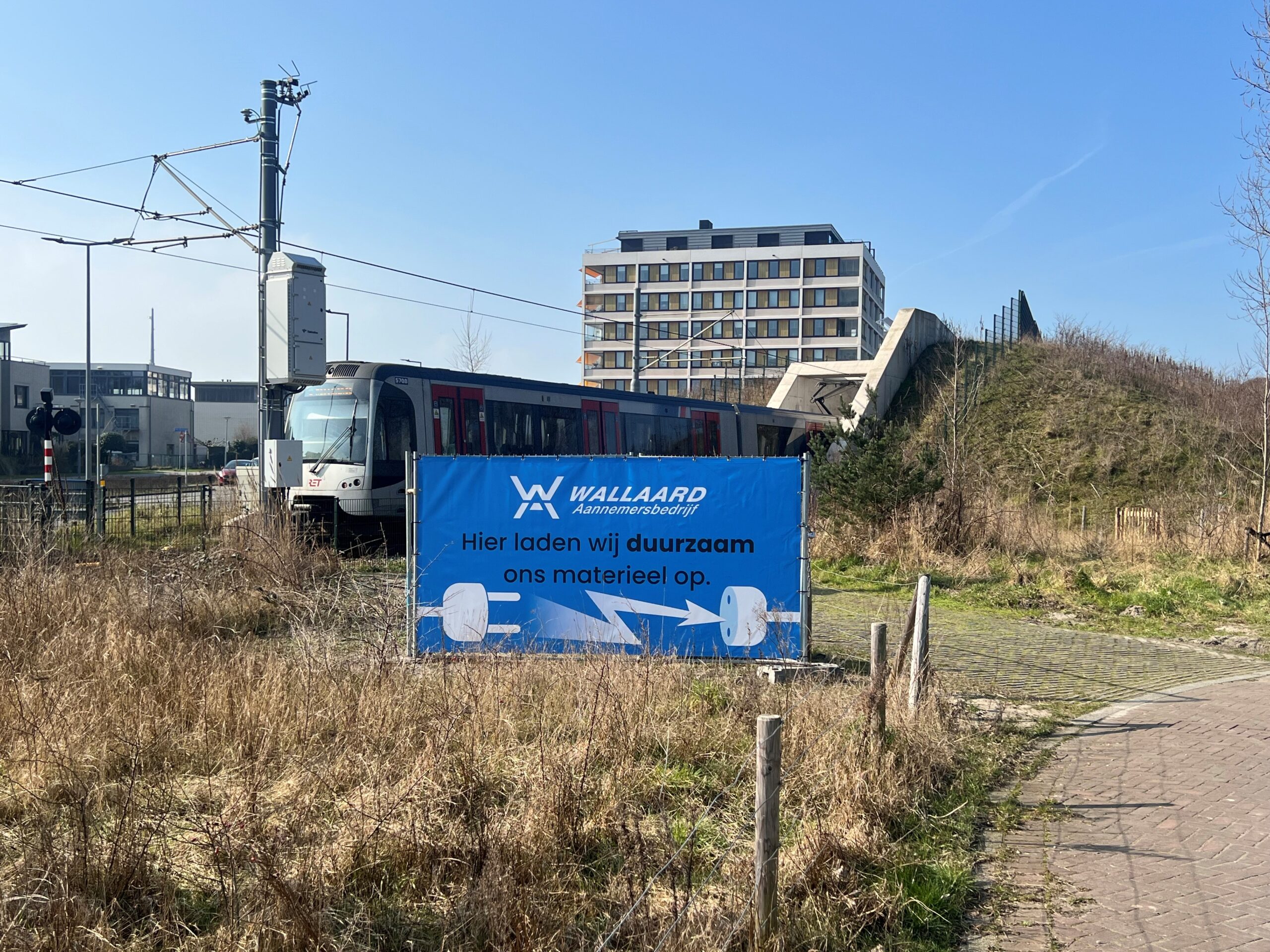 De RET kan dankzij de slimme stroombuffer de ‘spits mijden’ op het stroomnet. Foto: RET