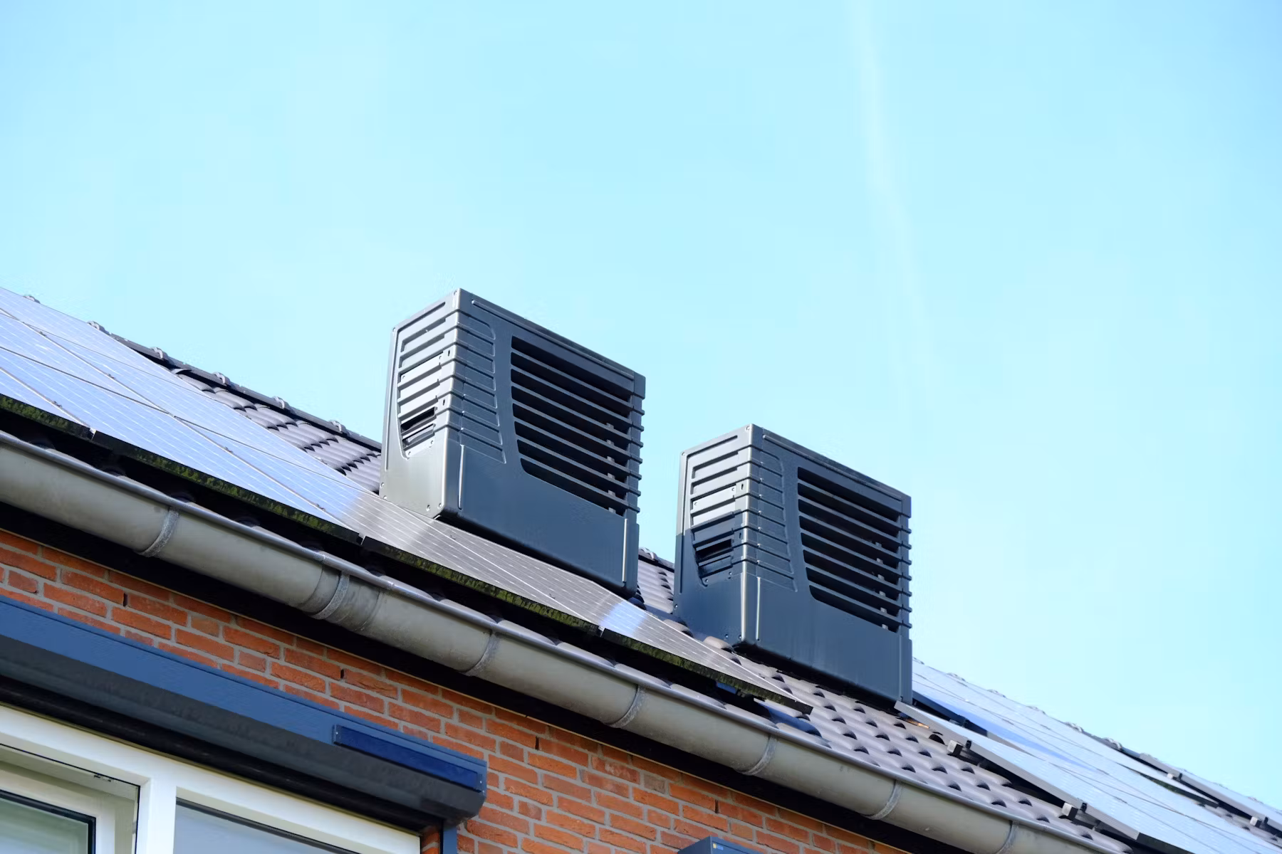 De buitenunits van de Factory Zero-installaties in Beverwijk, die met forse technische problemen te kampen hebben. Foto: Vakblad Warmtepompen