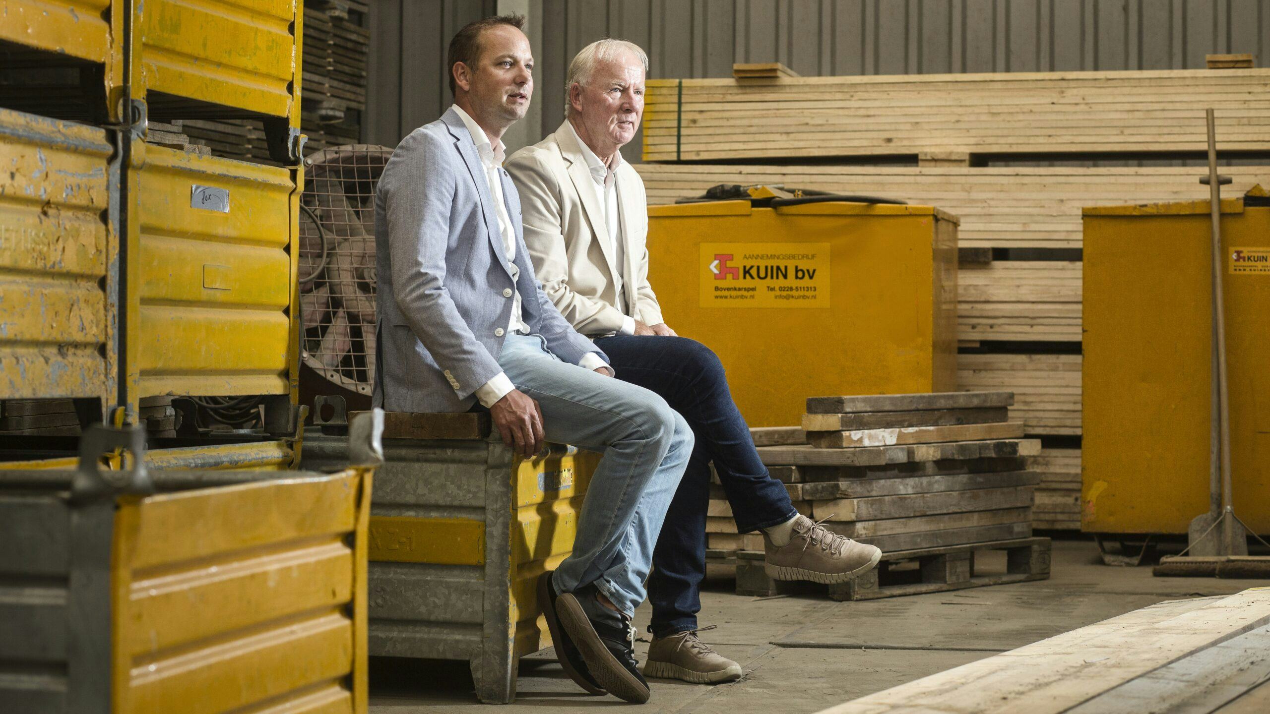 Vader Jan en zoon Peter Kuin van Aannemersbedrijf Kuin. Foto: Eran Oppenheimer