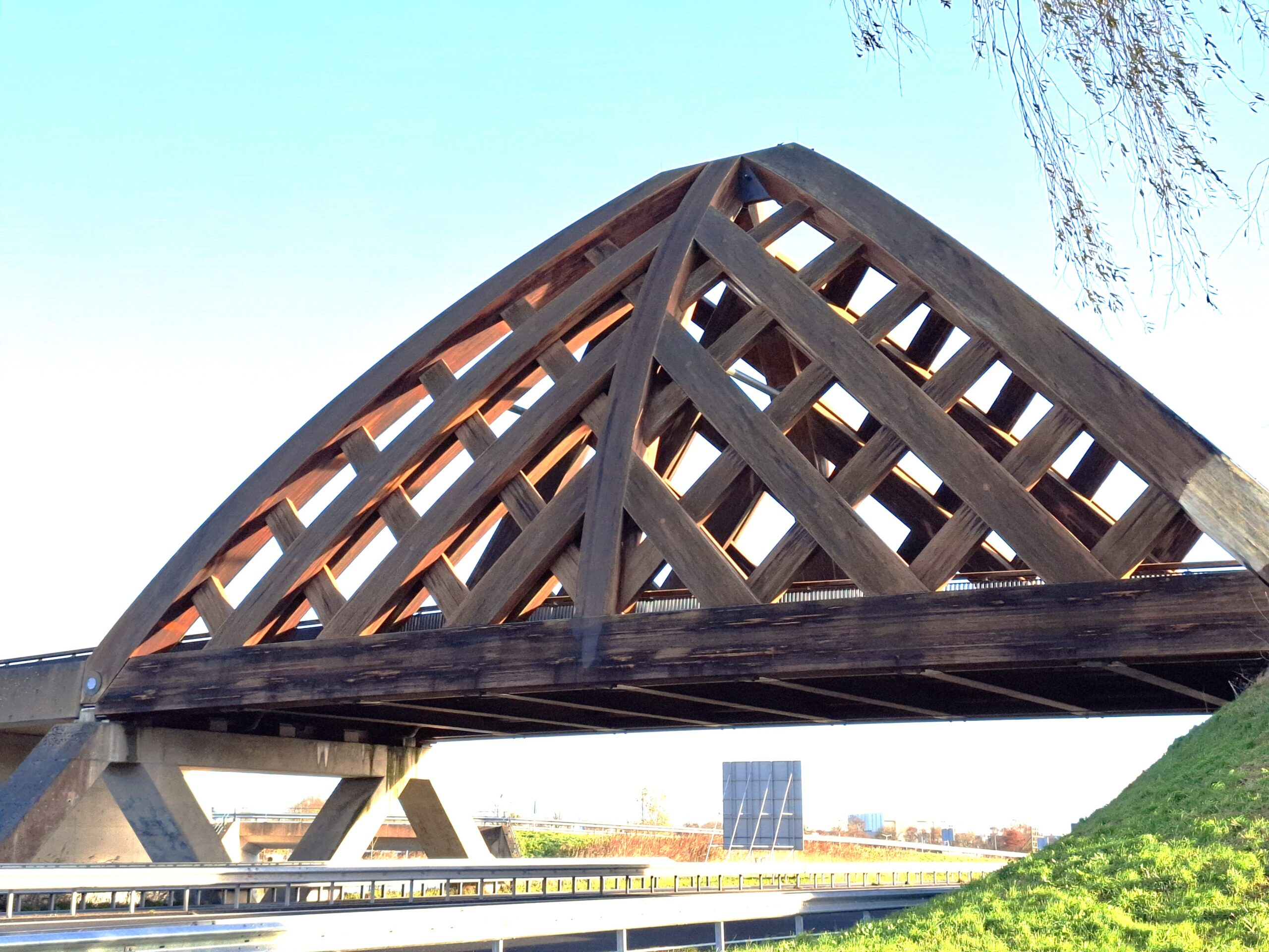 De Krúsrakbrug bij Sneek, toen die nog op zijn plek lag. Foto: Rijkswaterstaat