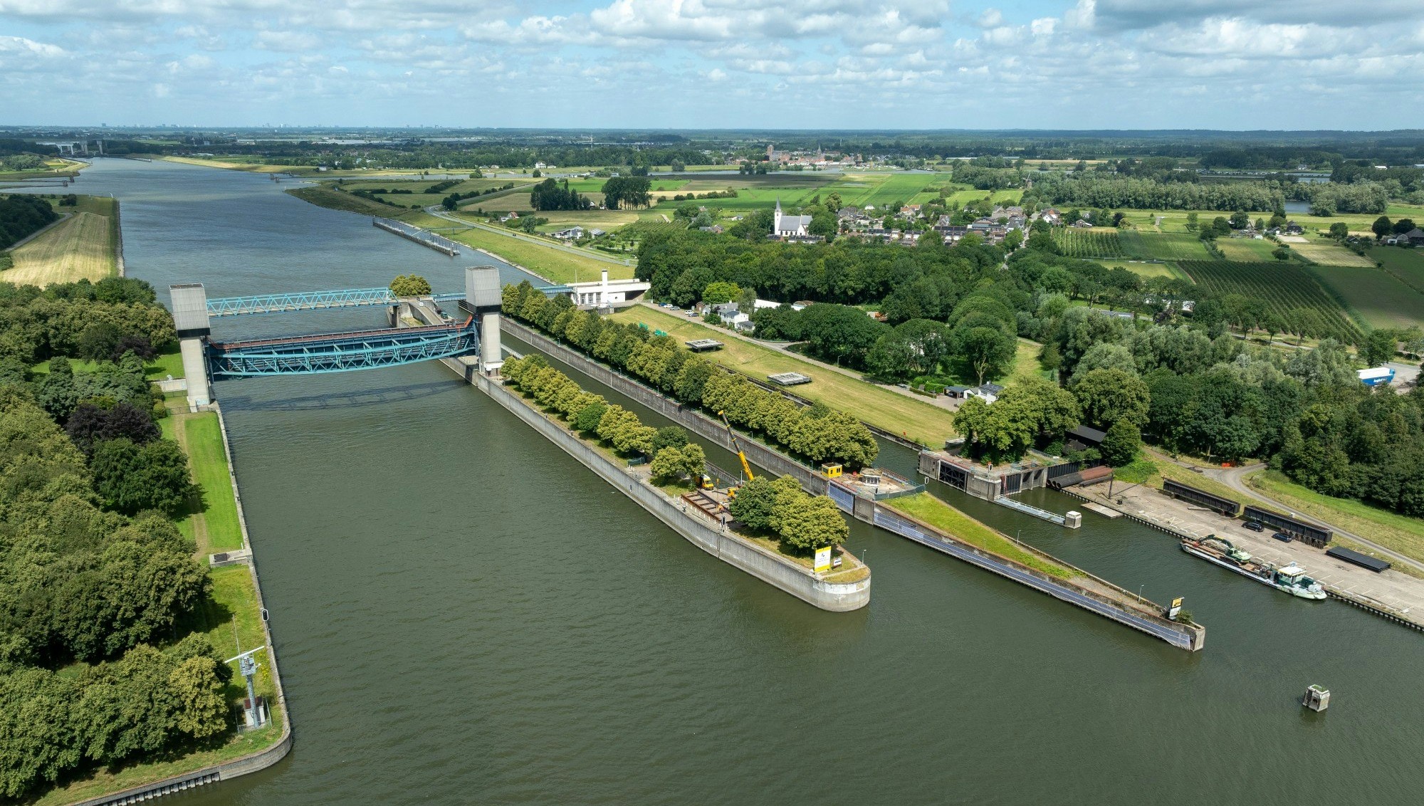 In het Amsterdam-Rijnkanaal ligt onder andere de Prinses Marijkesluis. Foto: Rijkswaterstaat