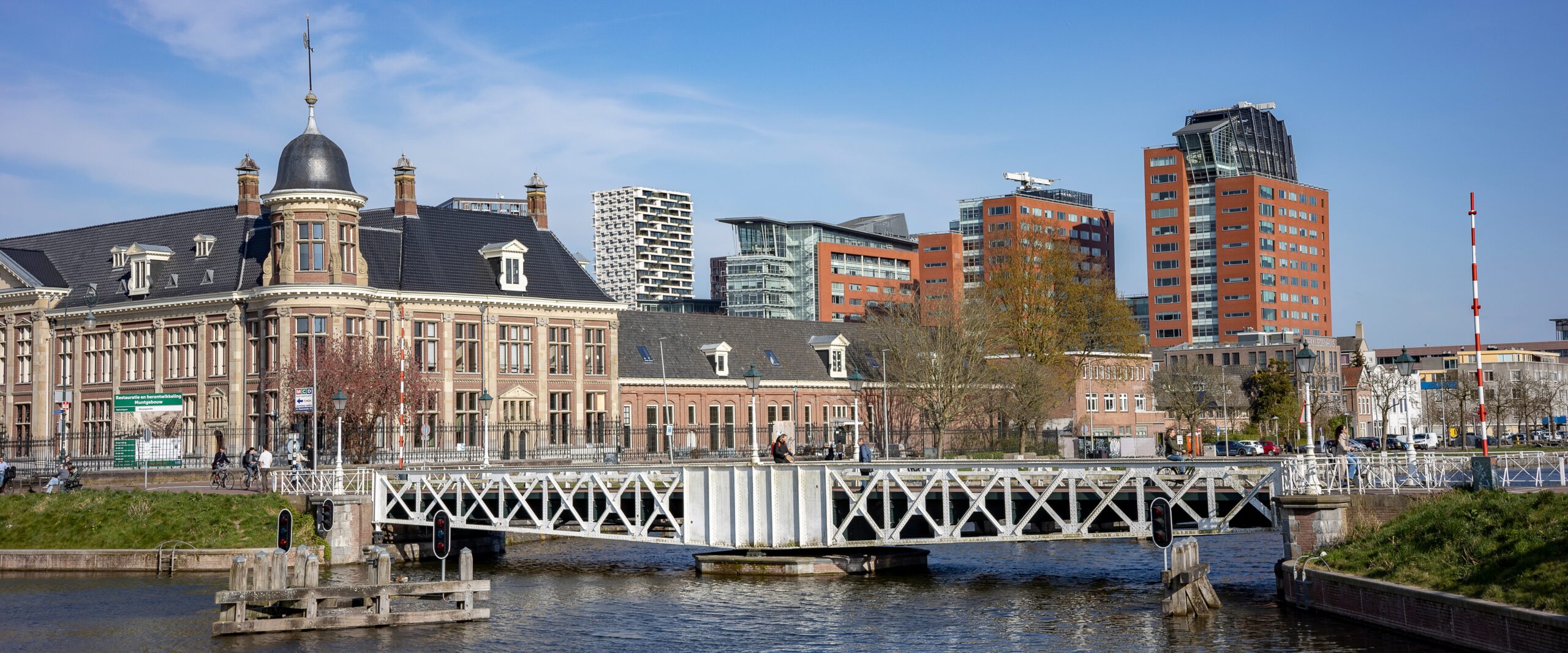 In Utrecht zijn volgens de gemeente geen labelplichtige kantoorgebouwen die duurzamer moeten. Foto: Maarten Zeehandelaar/Shutterstock