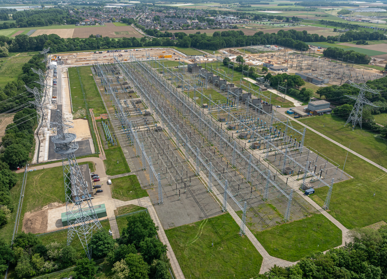 Het hoogspanningsstation bij Maasbracht. Foto: Heijmans 