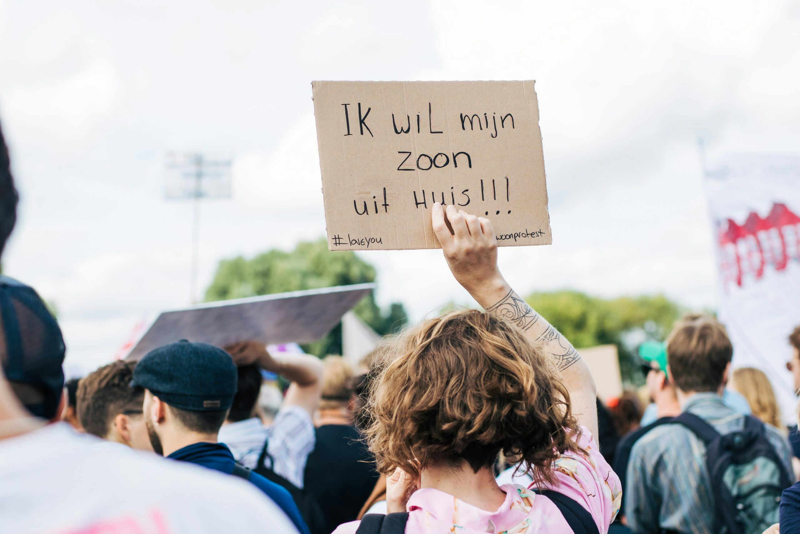Protest tegen de wooncrisis in 2021. De woningnood is sindsdien alleen maar groter geworden. Foto: etreeg/Shutterstock