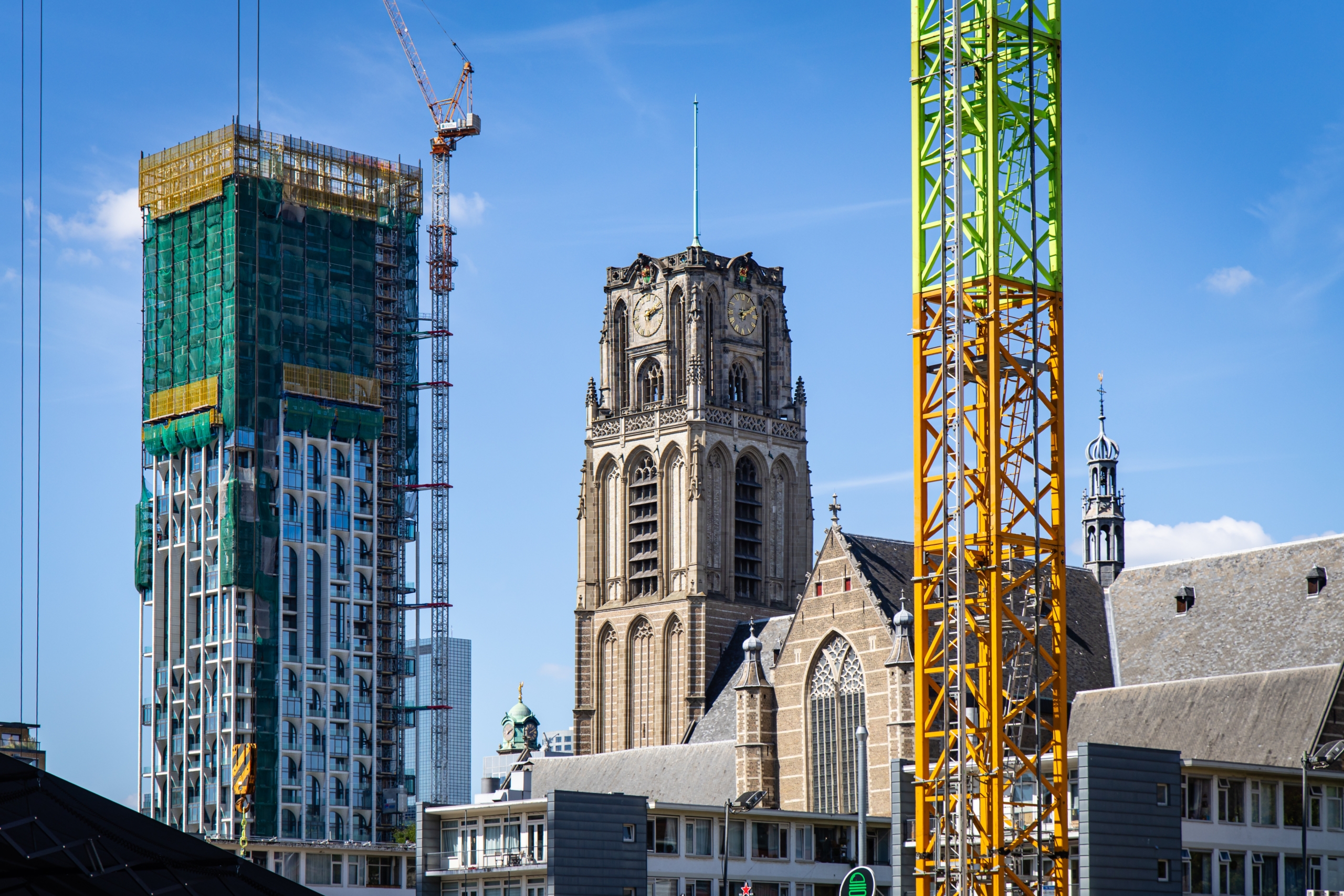Het oude postkantoor aan de Coolsingel wordt getransformeerd tot een torenflat met een hotel en nieuwbouwwoningen. Foto ANP/HH