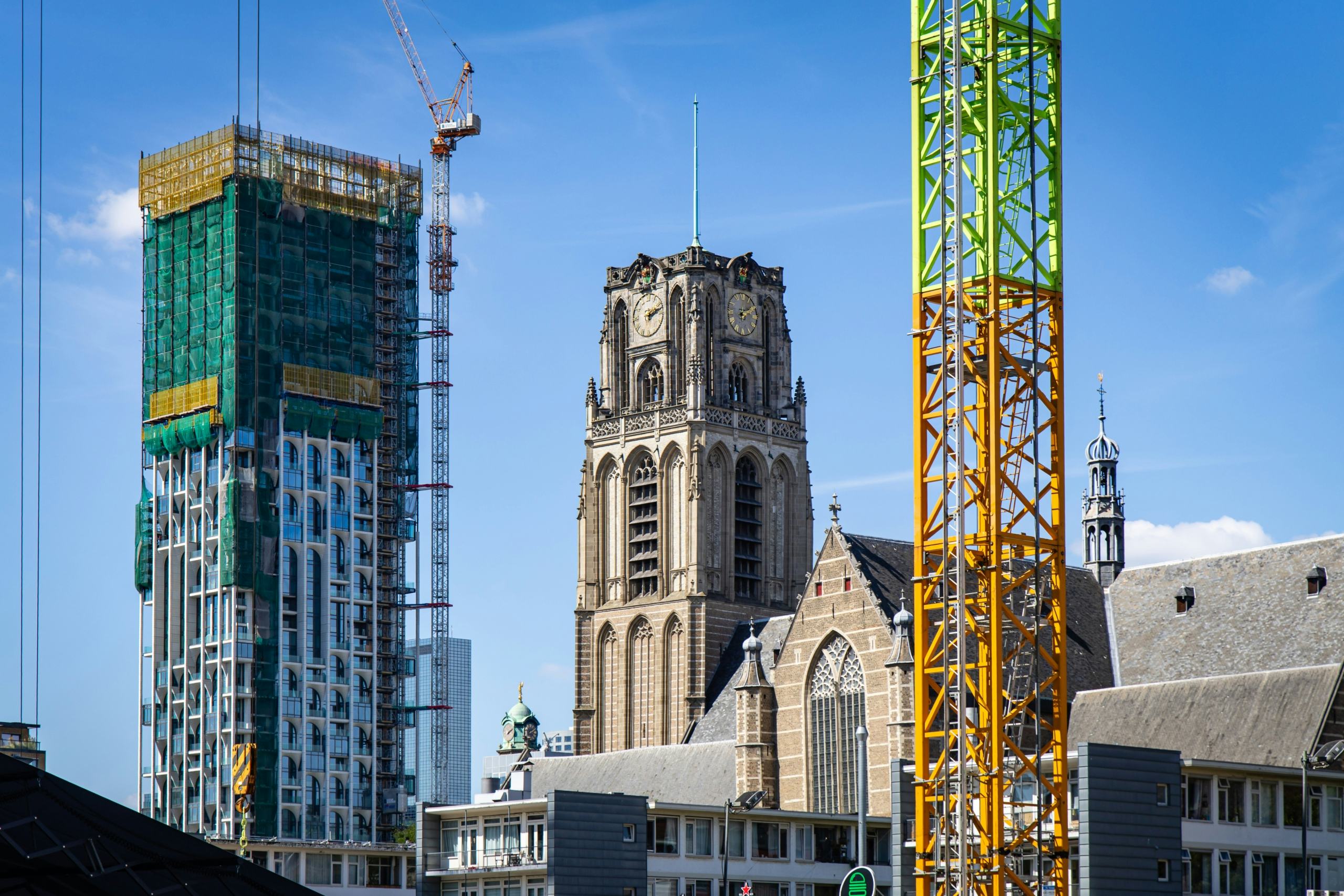 Het oude postkantoor aan de Coolsingel wordt getransformeerd tot een torenflat met een hotel en nieuwbouwwoningen. Foto ANP/HH