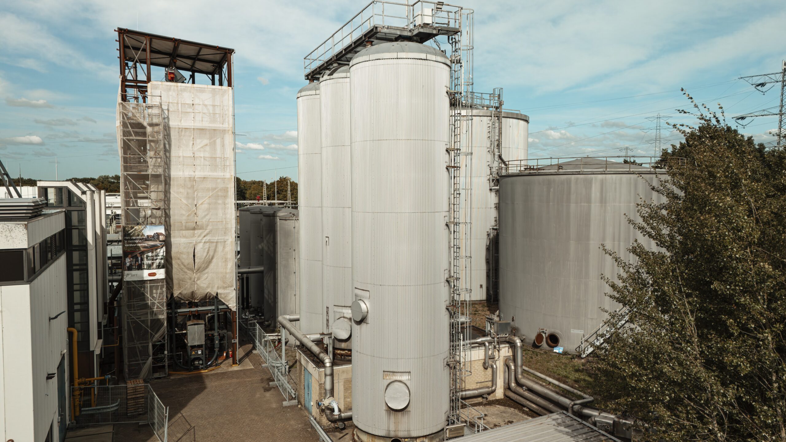 De installatie in Helmond op het terrein van energieleverancier Ennatuurlijk is liefst 18 meter hoog. Foto: RIFT