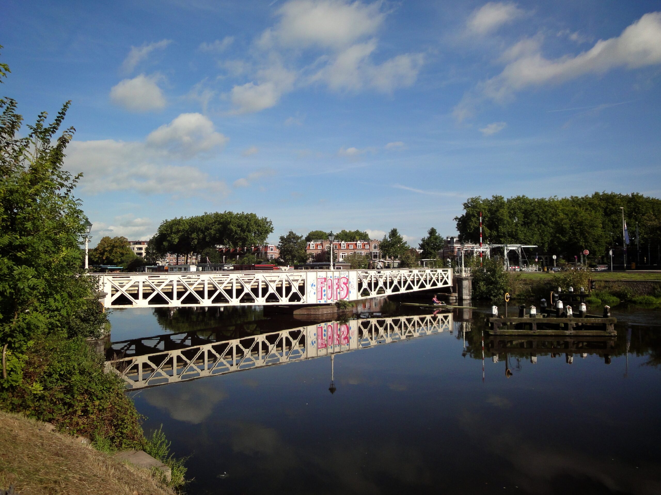De ijzeren Muntdraaibrug in het Utrechtse Merwedekanaal. Foto: Wikimedia Commons