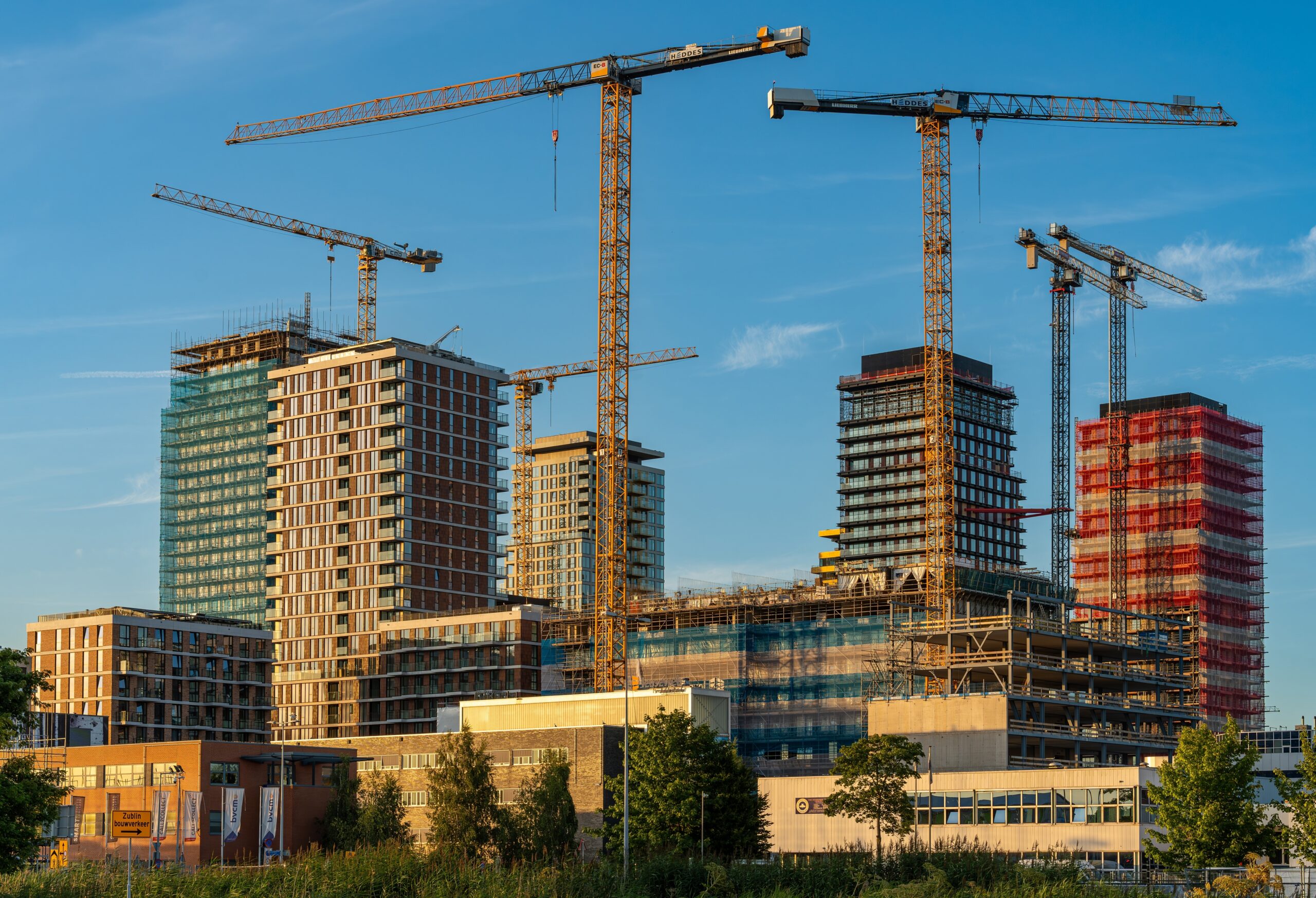 Woningbouw in Amsterdam Zuidoost. Foto: Milos Ruzicka/Shutterstock