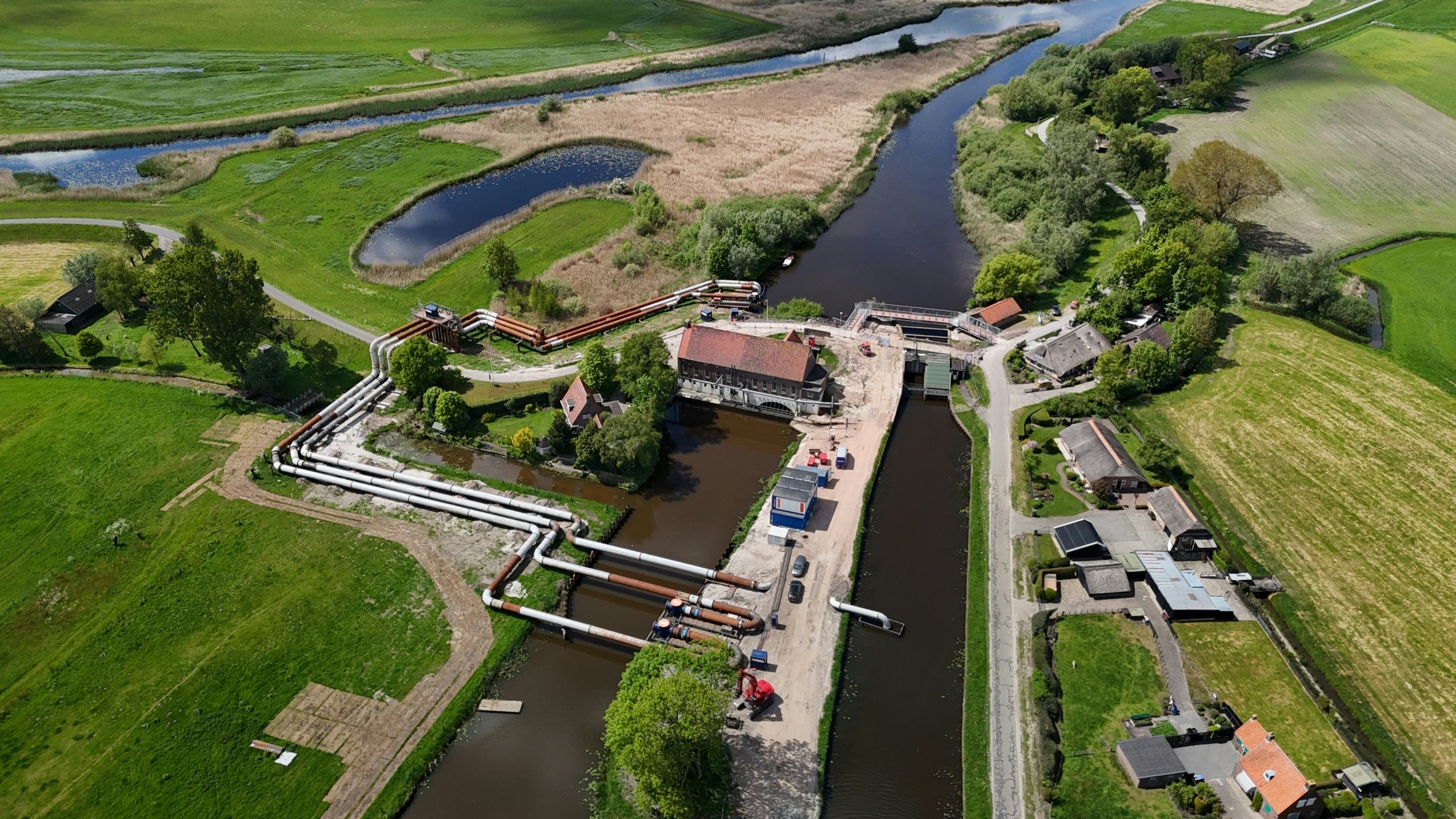 Nieuwbouw van gemaal Galgenrak en de renovatie van gemaal Streukelerzijl in Hasselt.