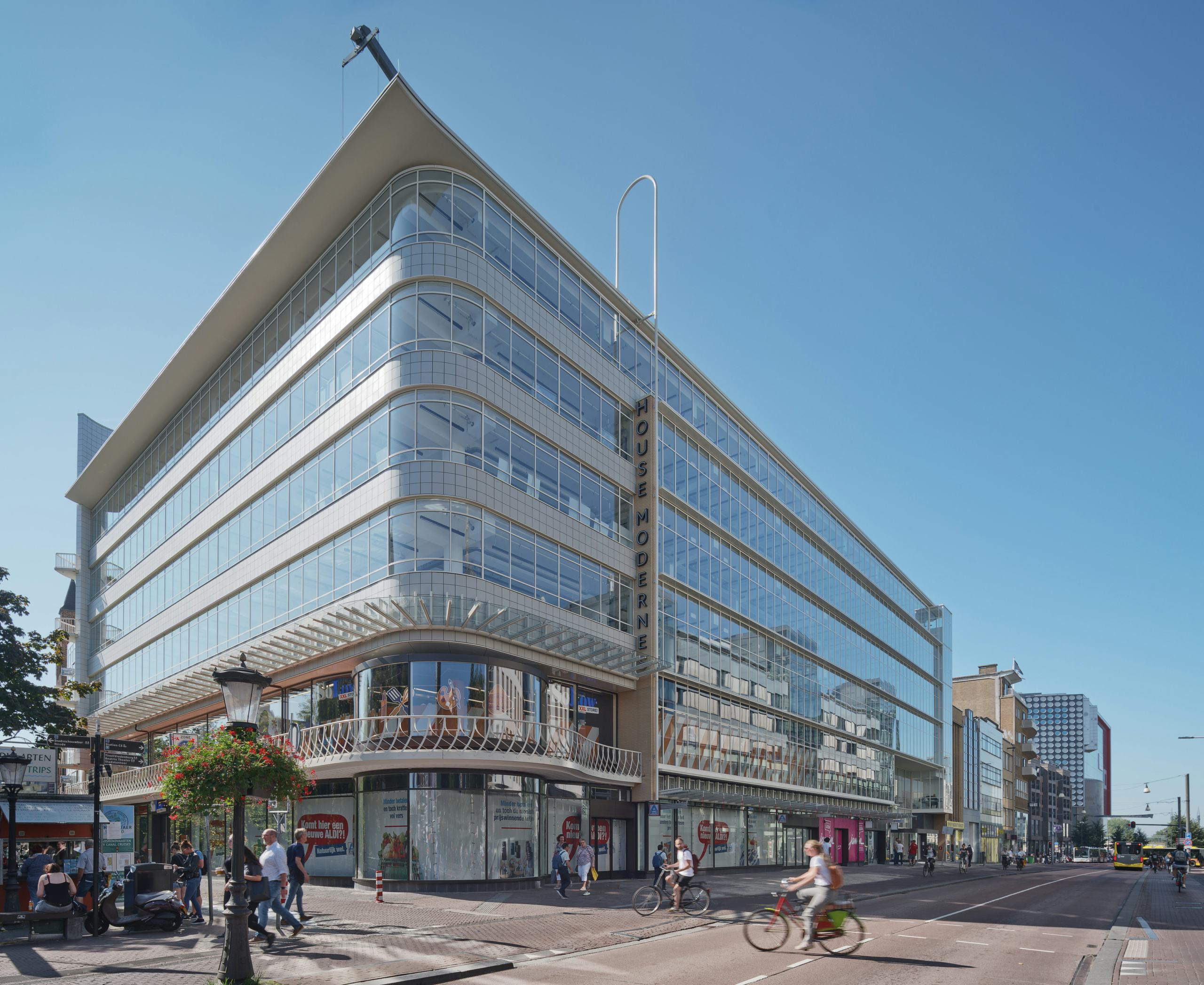 De fraaie gevel van het gerenoveerde House Modernes in het centrum van Utrecht.