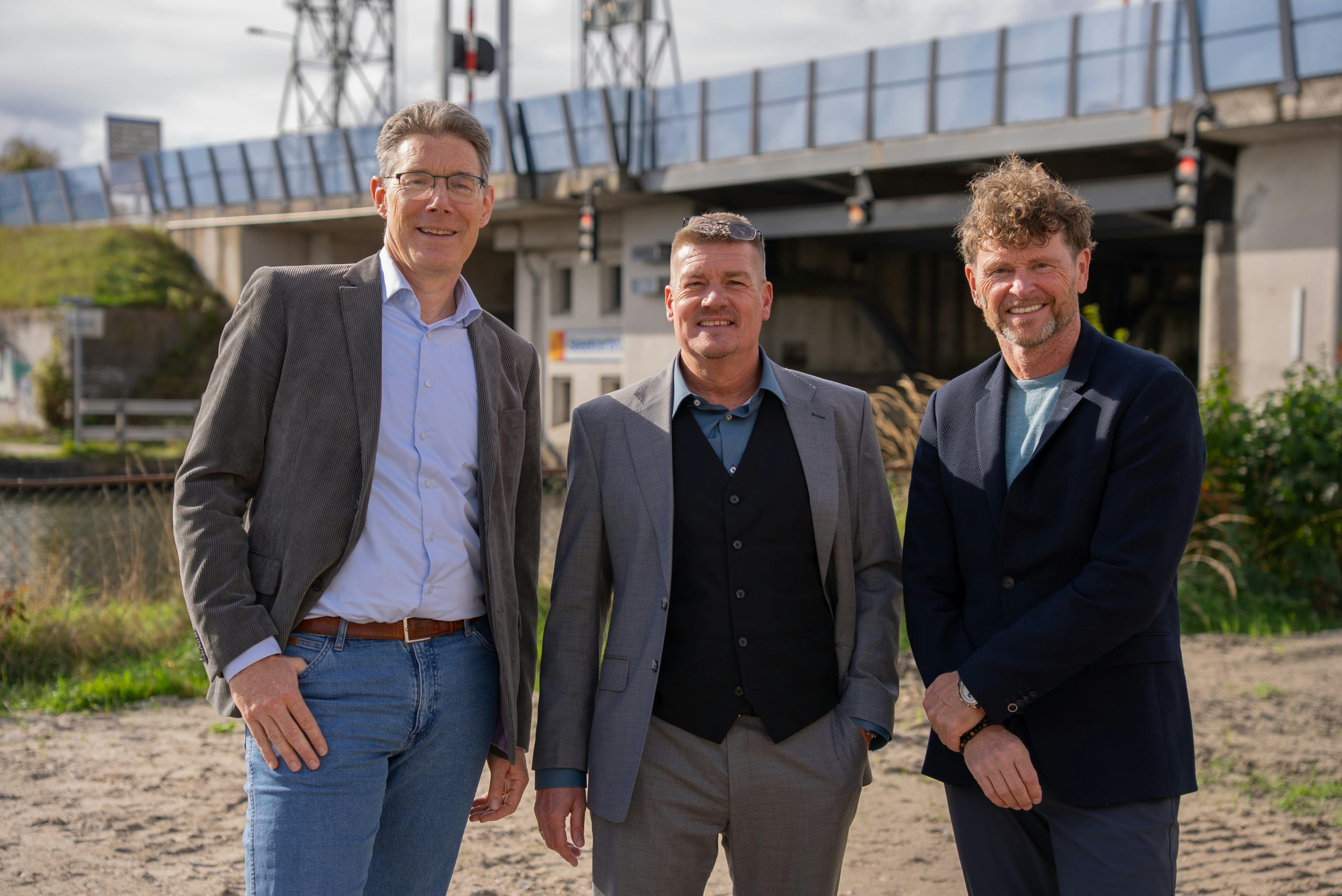 V.l.n.r.: Wouter Edzes, contractmanager bij PZH, Jeffrey Rampaart, projectmanager bij Smart-Insights en Marco van Brecht, Directeur Dura Vermeer Infra regionale projecten.