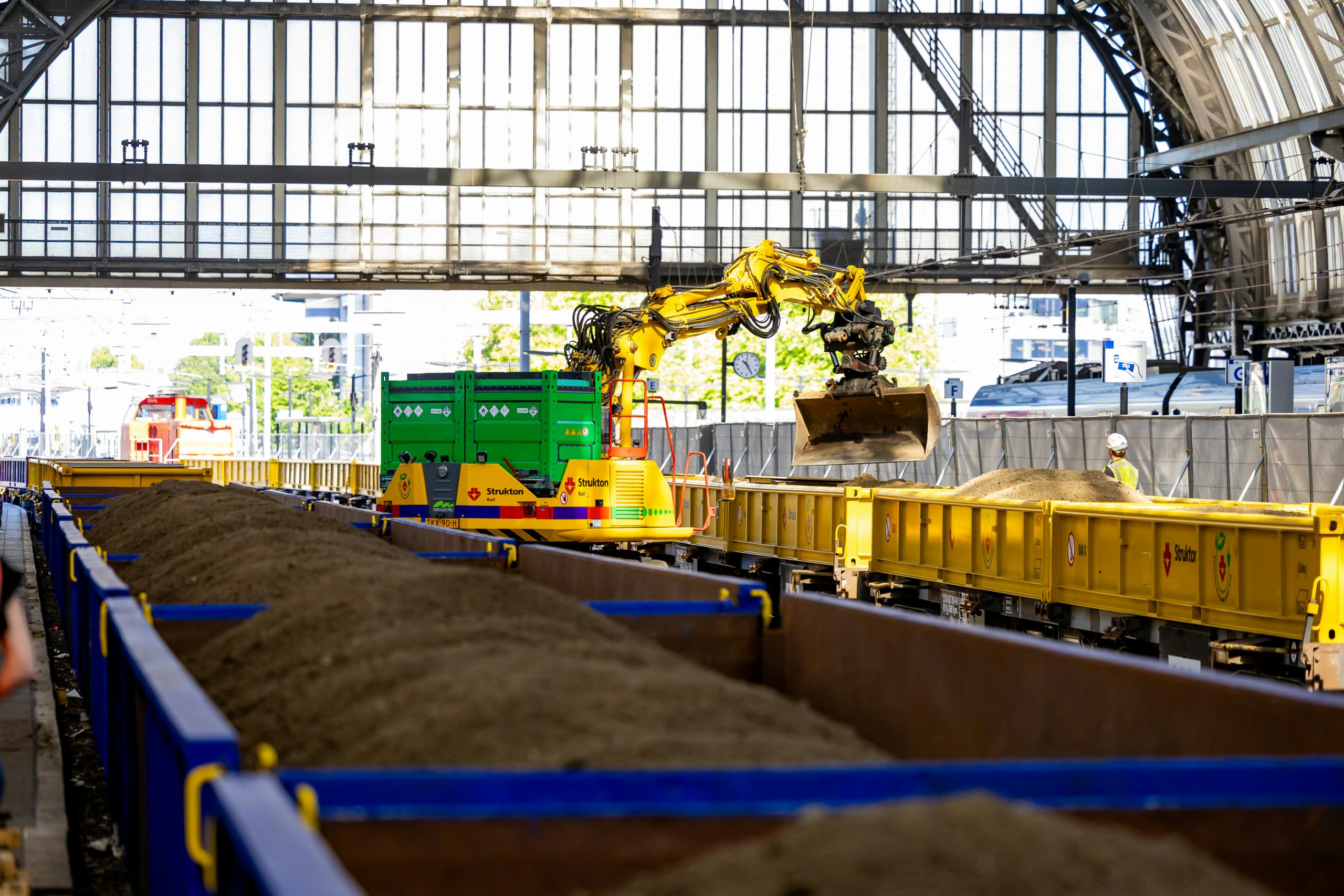 Repeterende trein voor Amsterdamse stationsvernieuwing