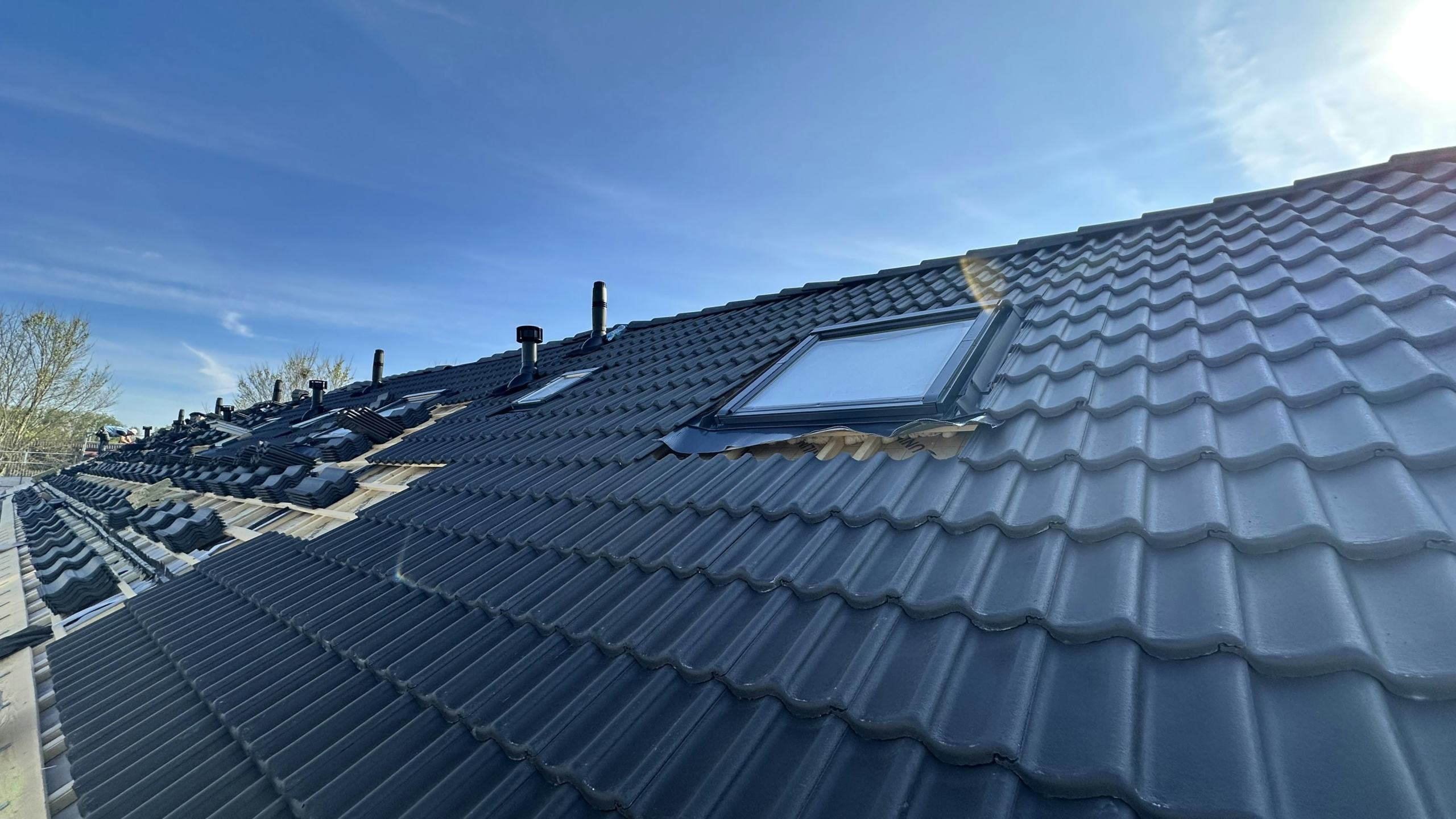 'We zijn in 1974 begonnen als dakdekkersbedrijf. Ons DNA ligt in de praktijk, op het dak.'