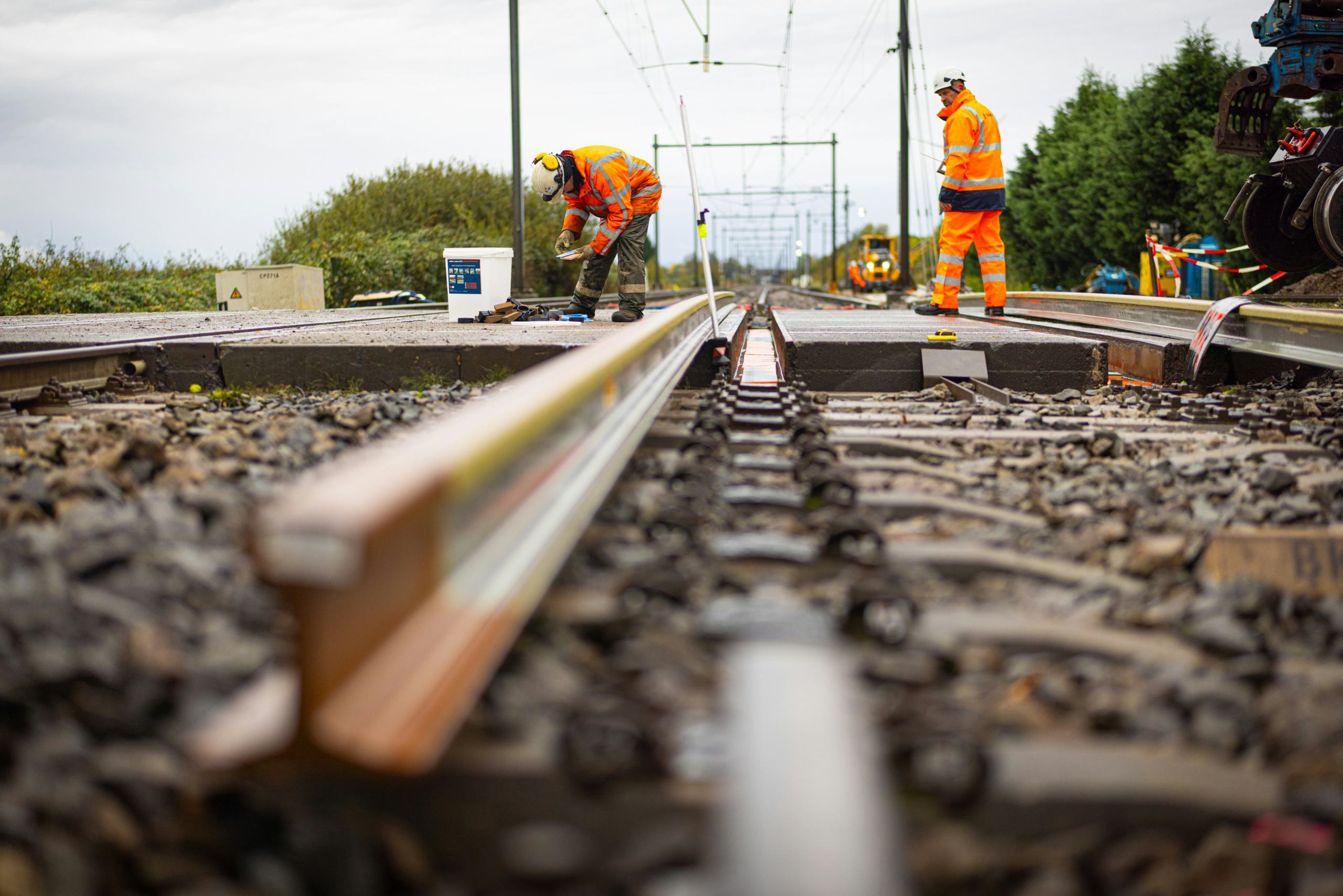 Volgend jaar wordt voor 1,8 miljard euro verspijkerd aan het spoor. Dat bedrag is verspreid over vierhonderd projecten door het hele land. Foto: ProRail / Stefan Verkerk