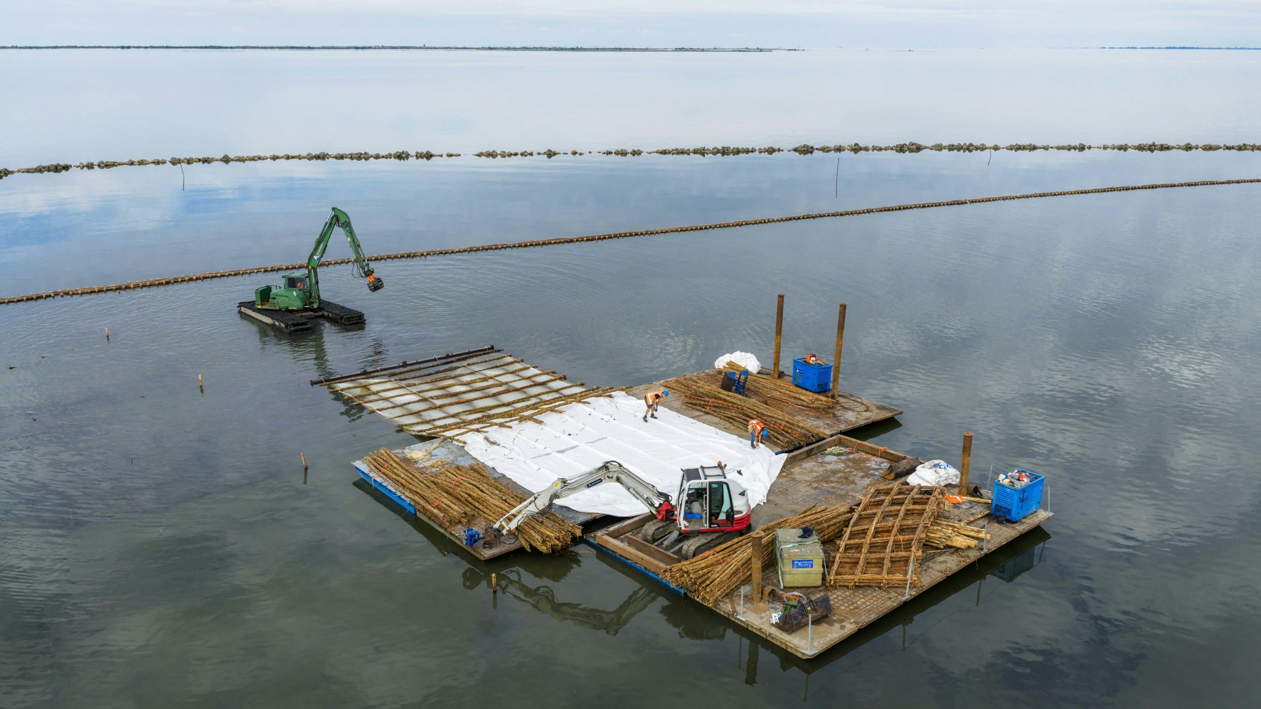 Het Duitse bedrijf Naue experimenteert in Groningen en het Markermeer met geotextiel op basis van biobased materiaal. Foto: Naue