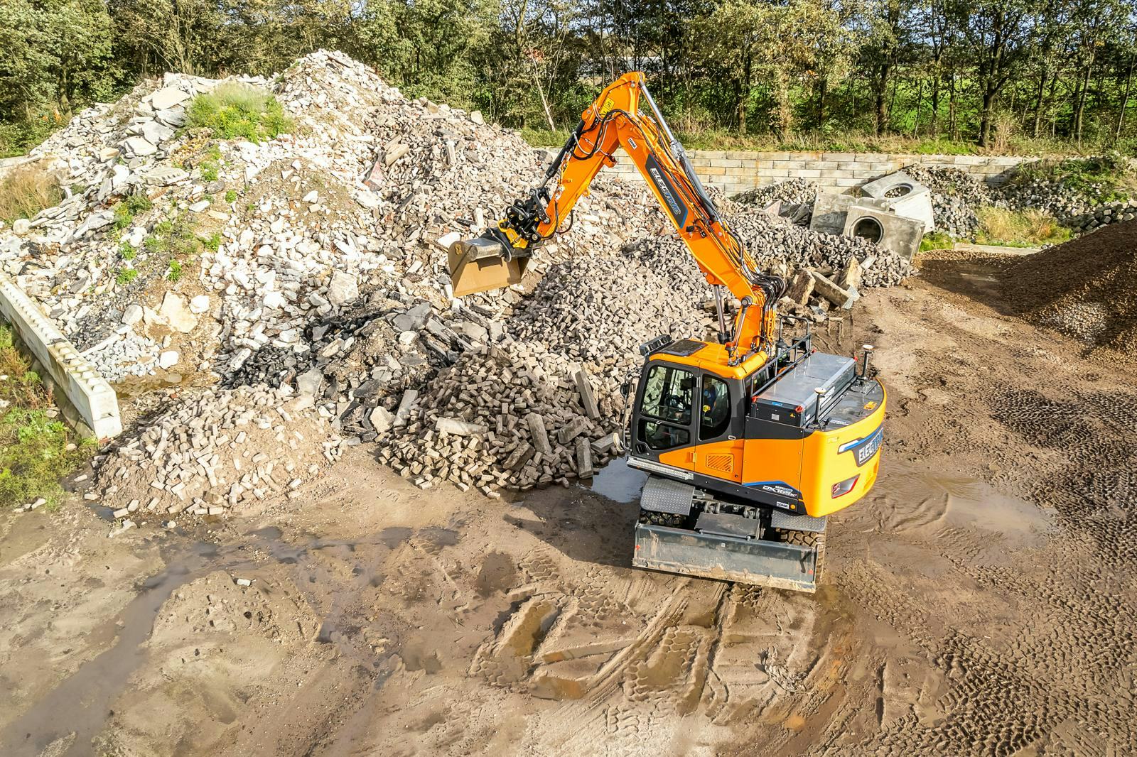 De DX165W Electric mobiele graafmachine van STAAD in actie. Foto: Paul Poels