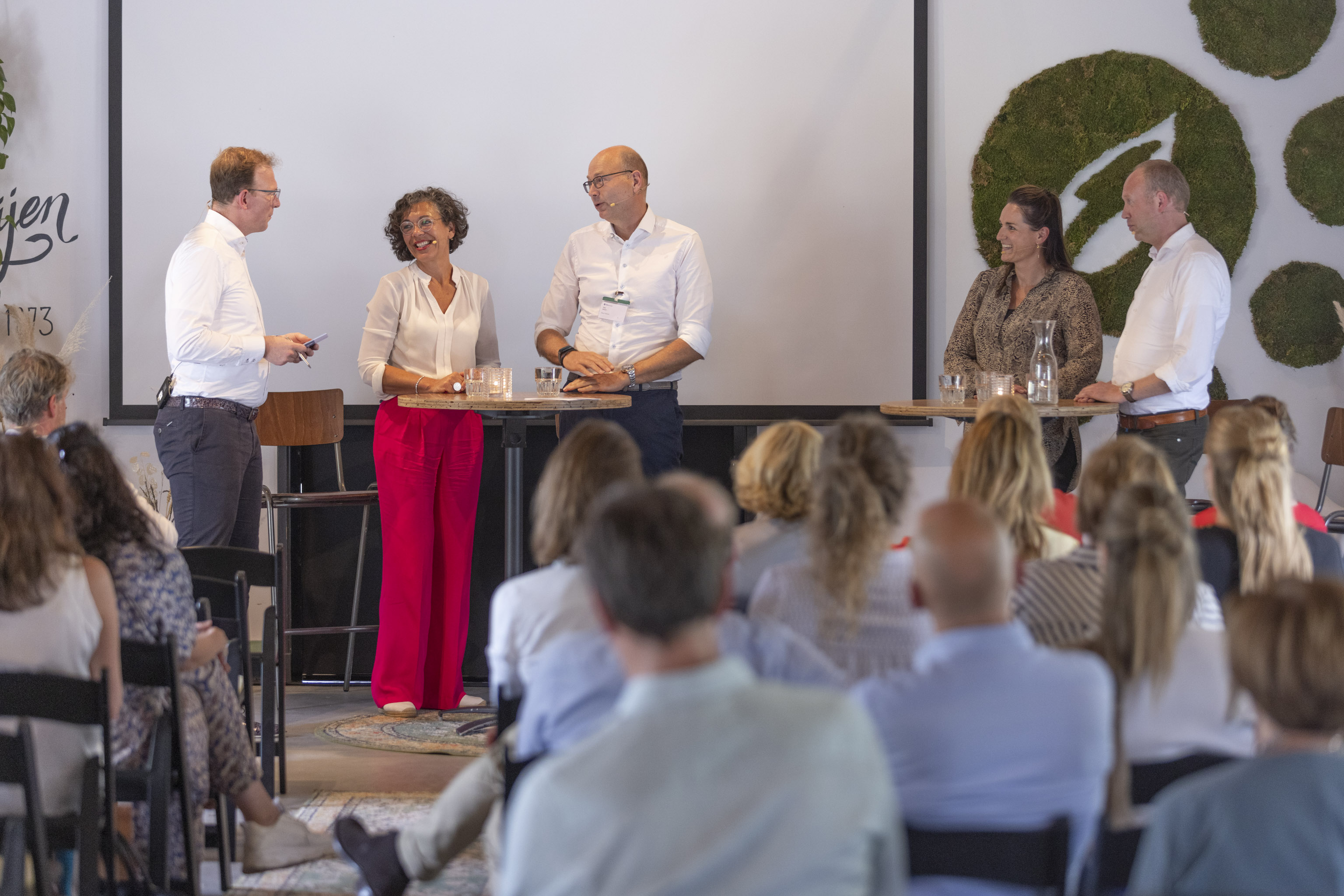 Heleen Herbert (tweede van links) tijdens de Cobouw Diversity Summit.
Foto: APA/Sjef Prins