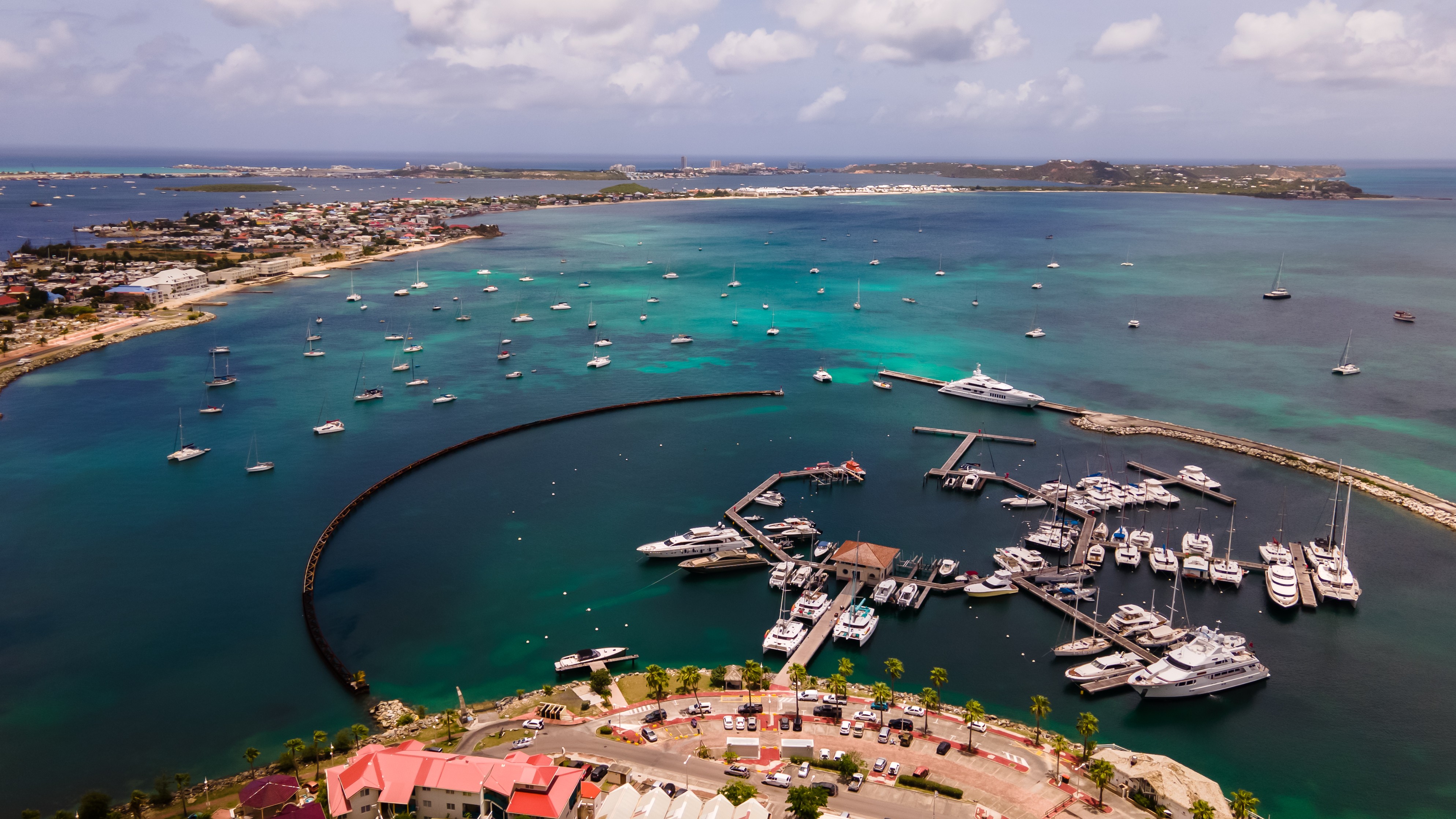 De rechtbank oordeelt dat de omkoping het vertrouwen in het openbaar bestuur heeft geschaad. Heyliger werd in 2020 al veroordeeld tot vijf jaar gevangenisstraf wegens corruptie en witwassen. Foto: Pavel E/ Shutterstock